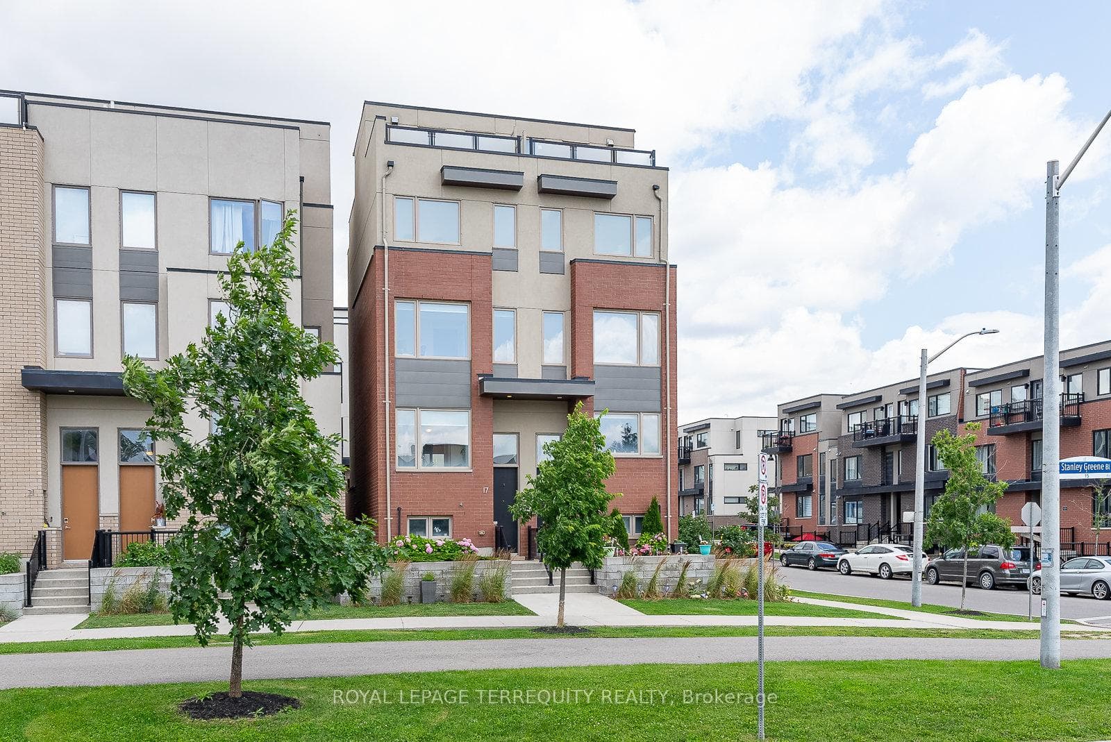 17 Stanley Greene Boulevard photo 1