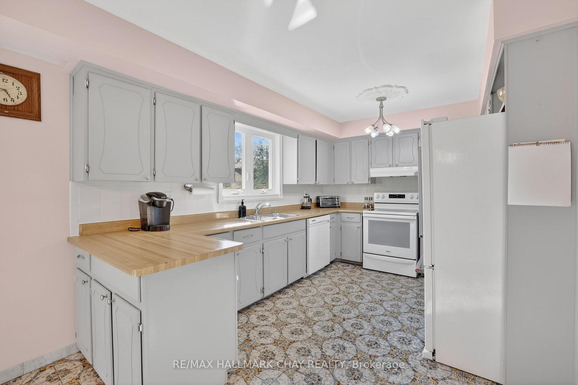 45 Beamsville Drive photo 14