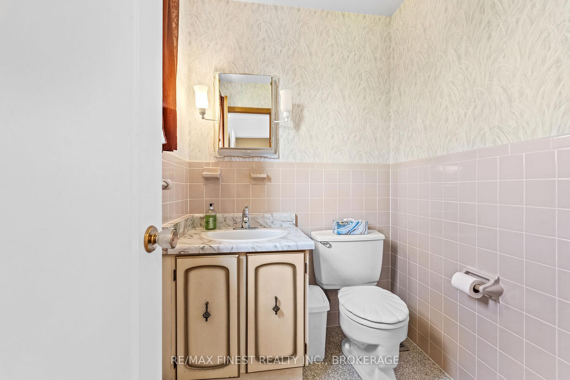 320 DONELL Court photo 17
