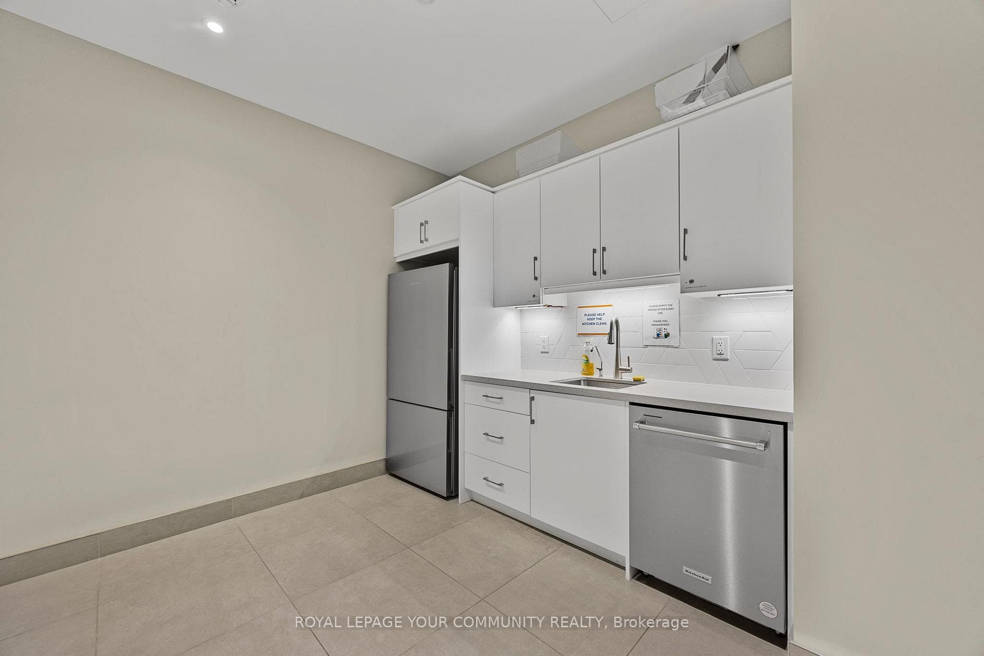 9000 Jane Street Unit 2524 photo 17