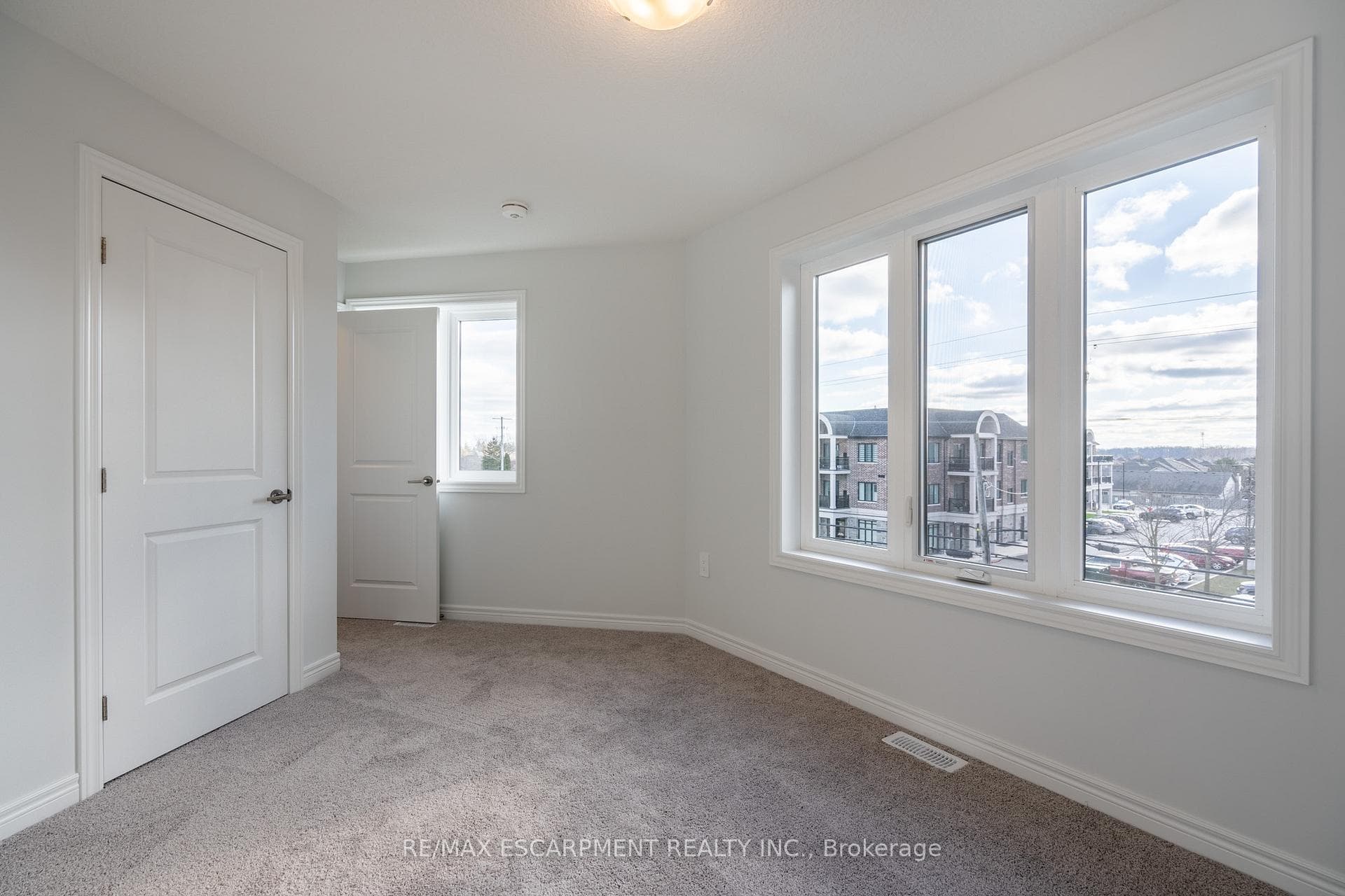 2620 Binbrook Road Unit 207 photo 32