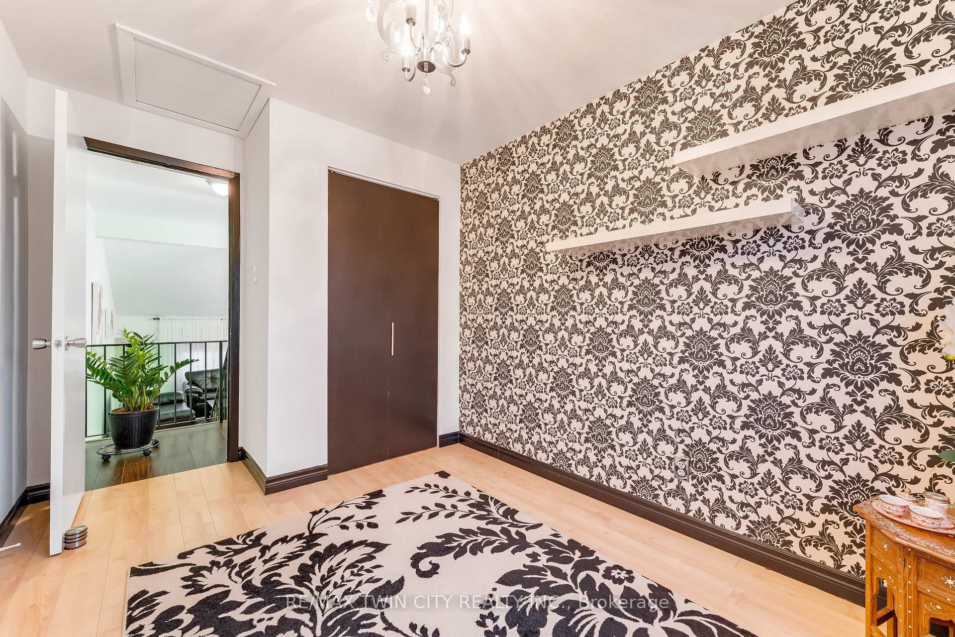 86 Overlea Drive photo 33