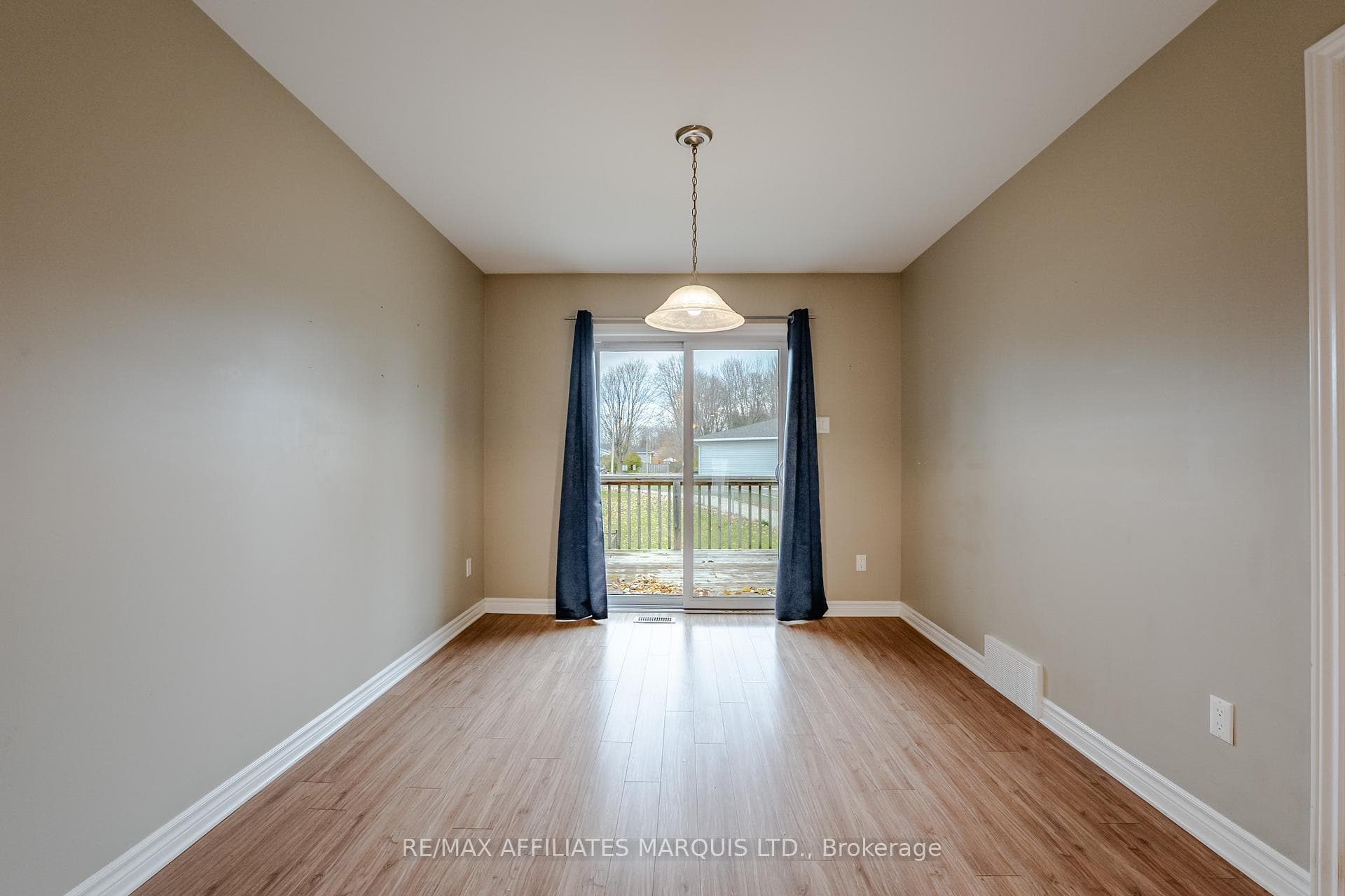 660 Hamilton Crescent photo 15