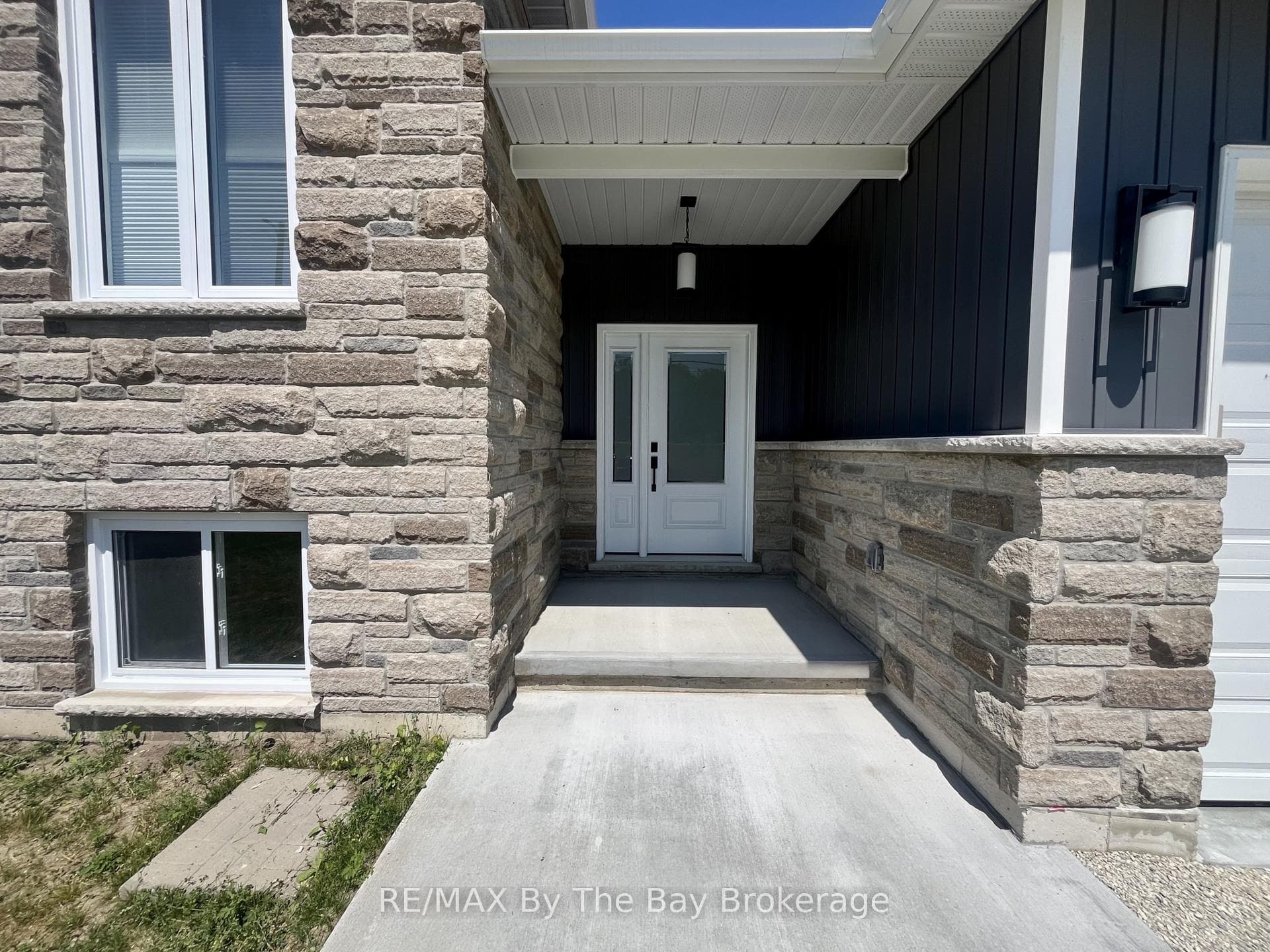22 Lakeshore Road photo 2