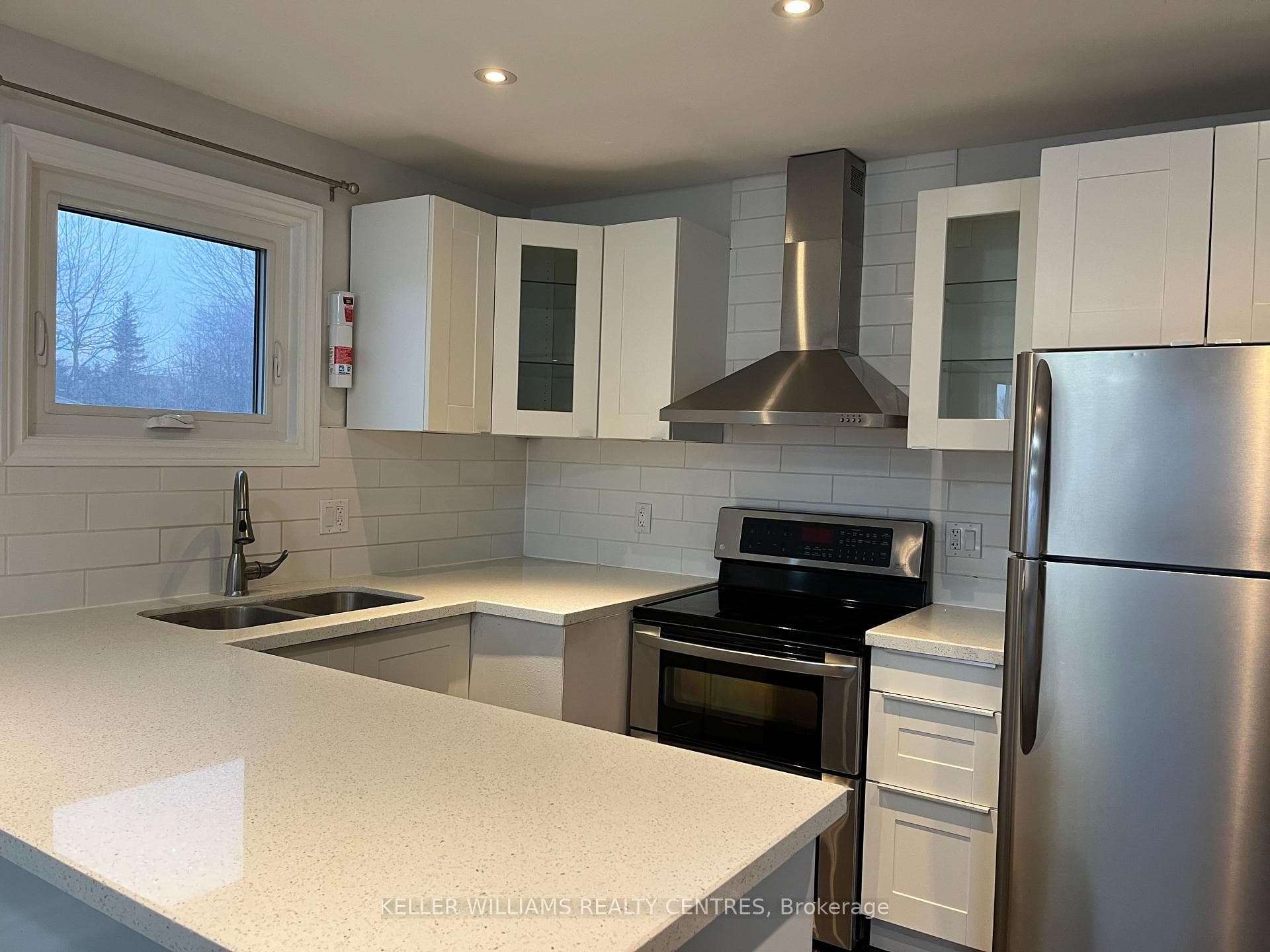 211 Silverbirch Drive Unit Upper photo 3