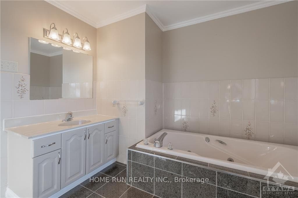 1910 ROSEBELLA Avenue photo 18