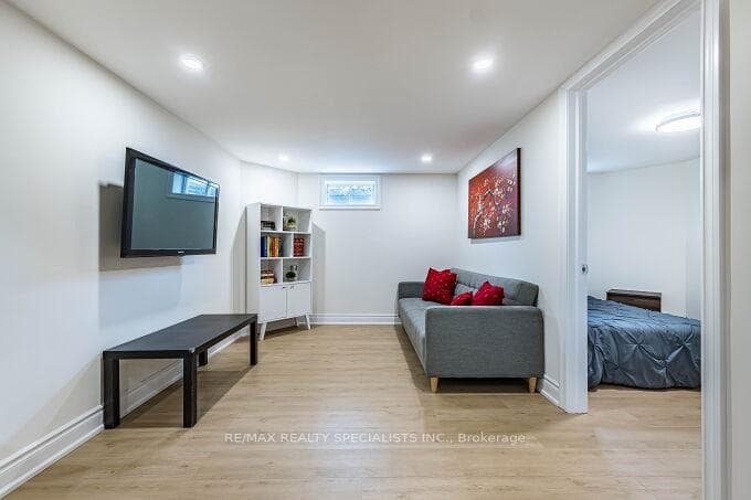 7389 Banffshire Court photo 34