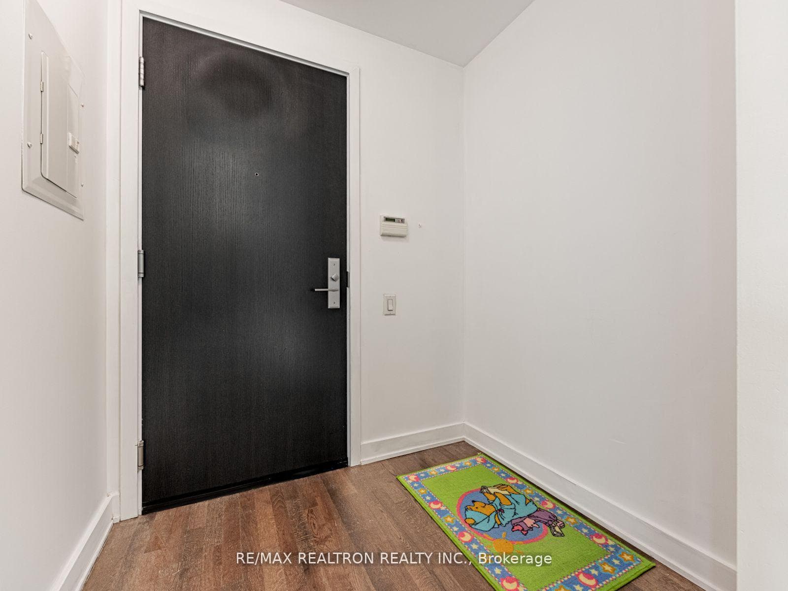 1815 Yonge Street Unit 1006 photo 3
