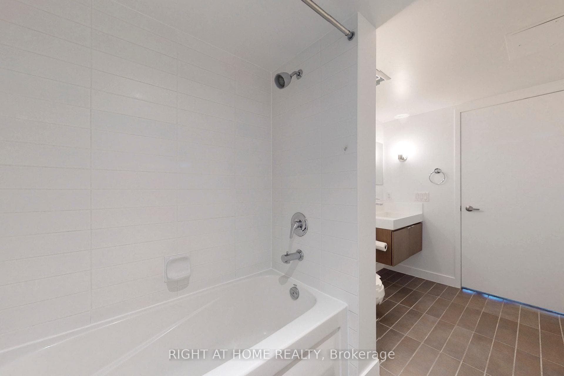 4K Spadina Avenue Unit 523 photo 11