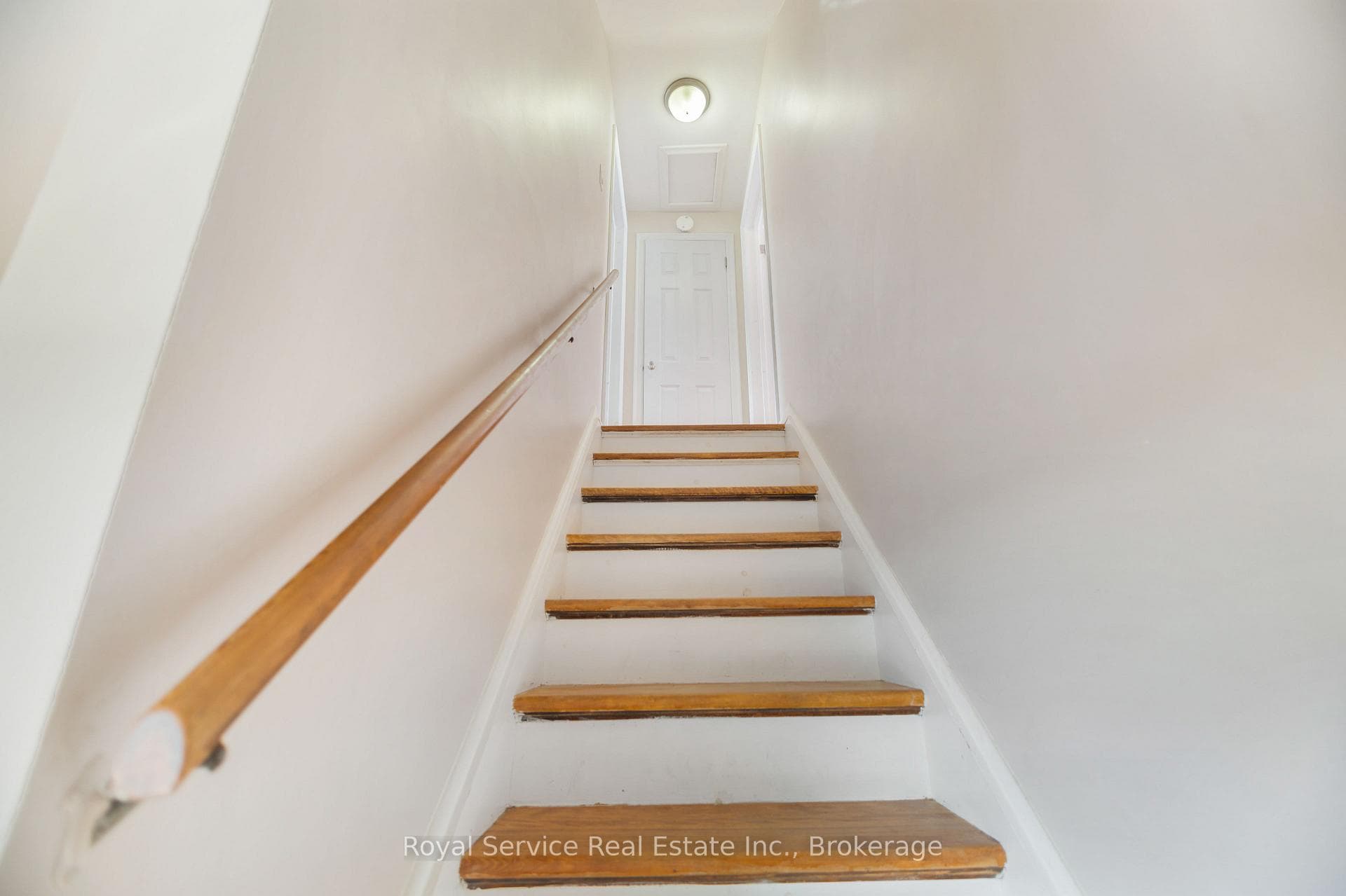 558 Burnham Street photo 19