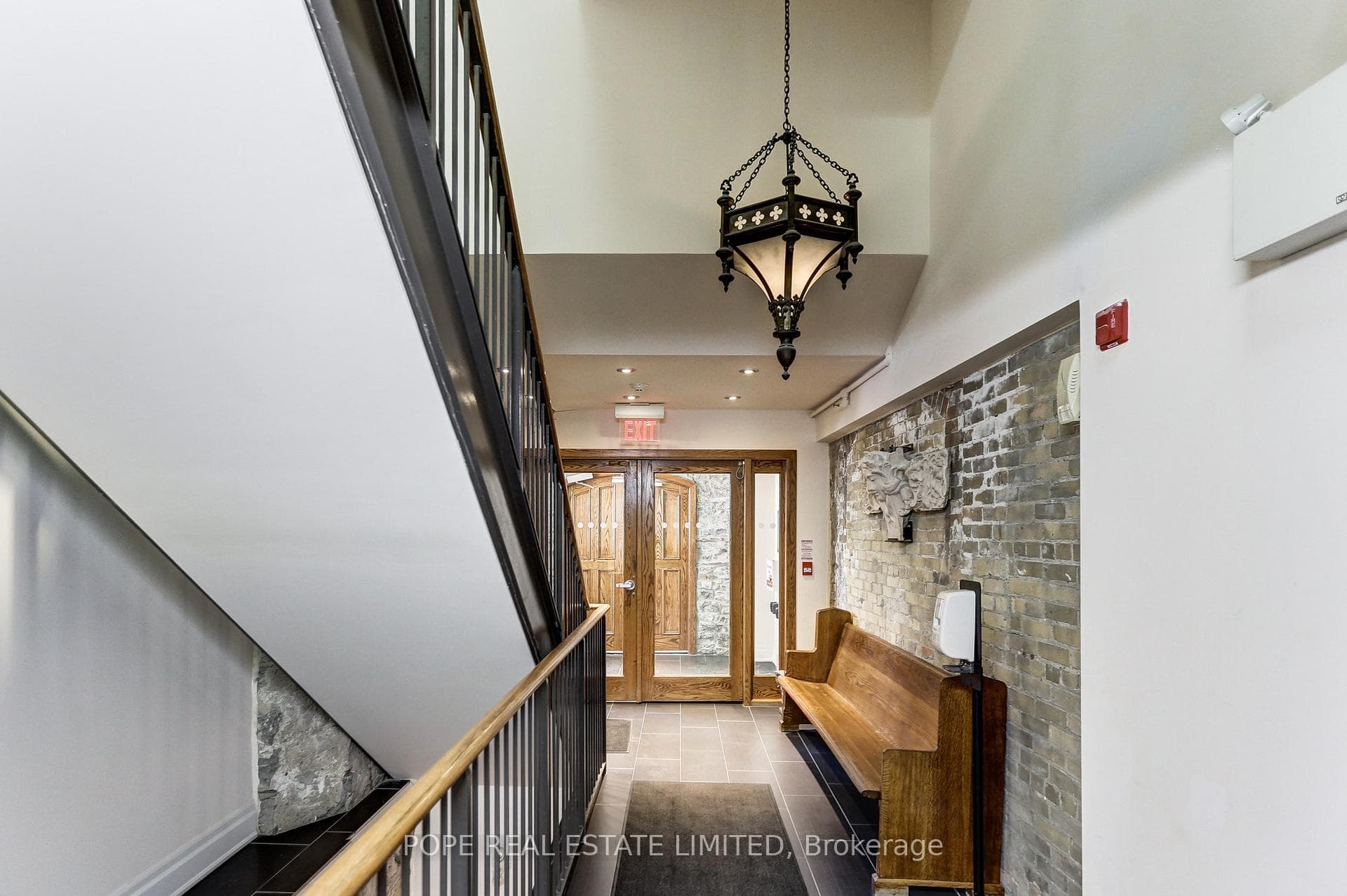 384 Sunnyside Avenue Unit 202 photo 3