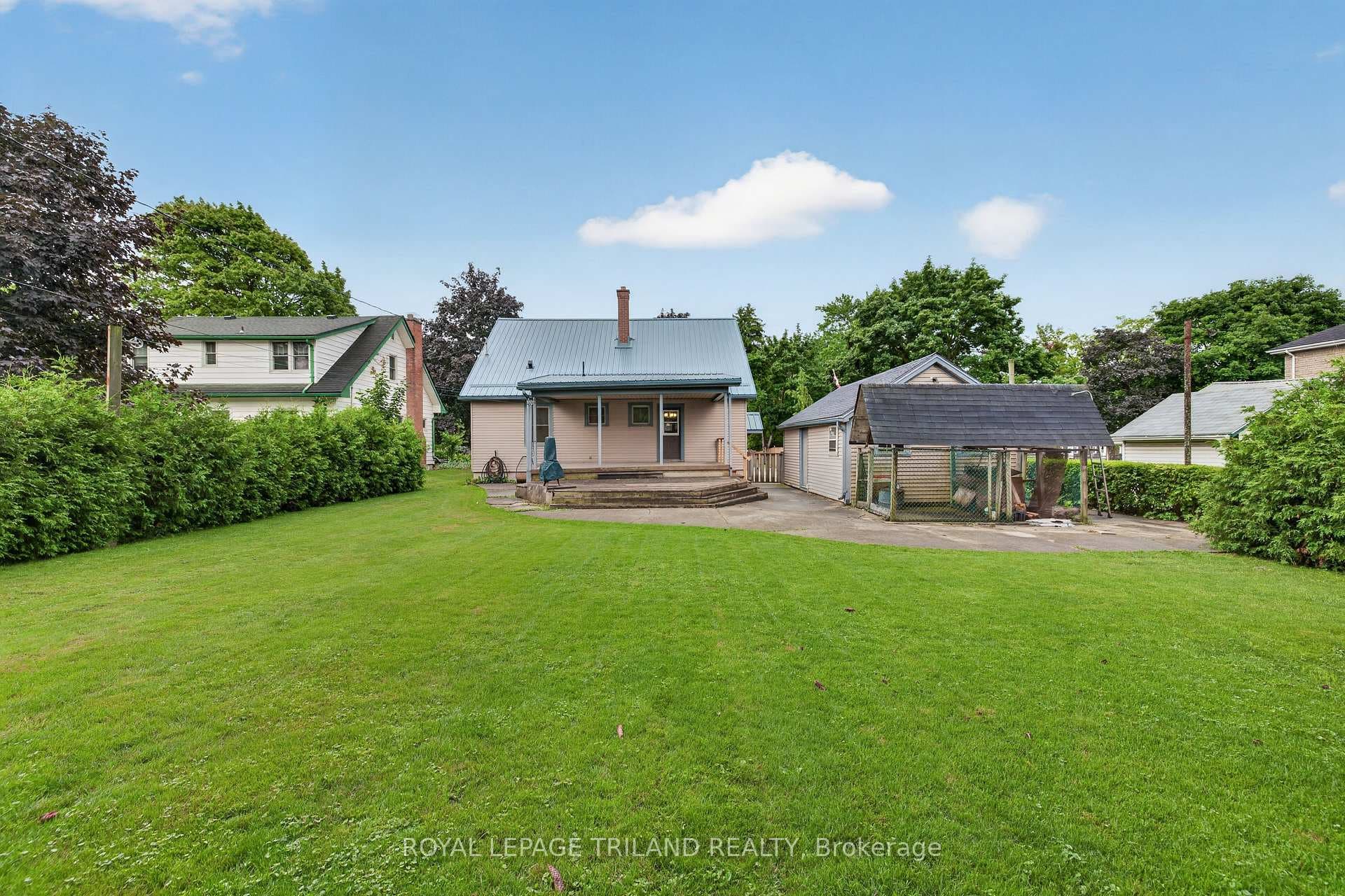 11 Maple Street photo 35