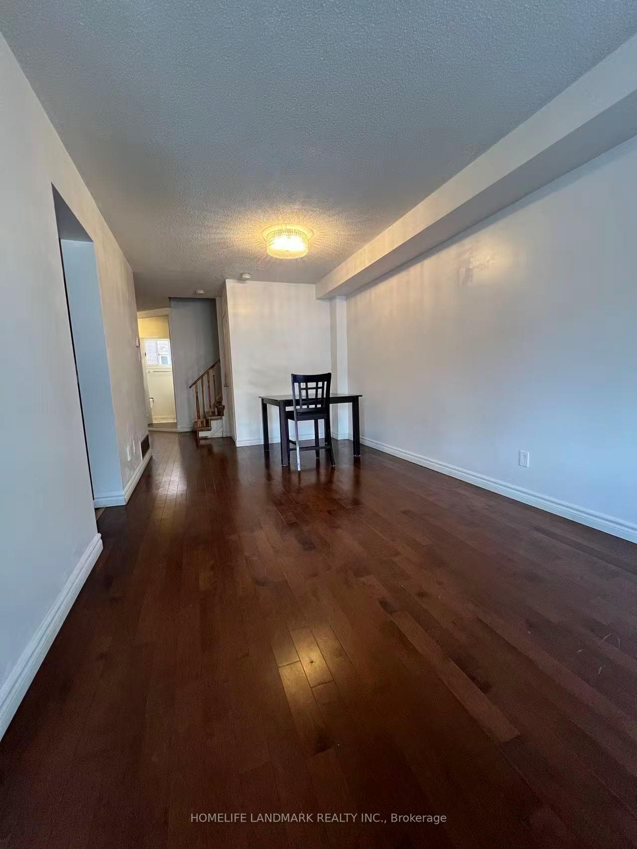 1016 Lucerne Crescent photo 3