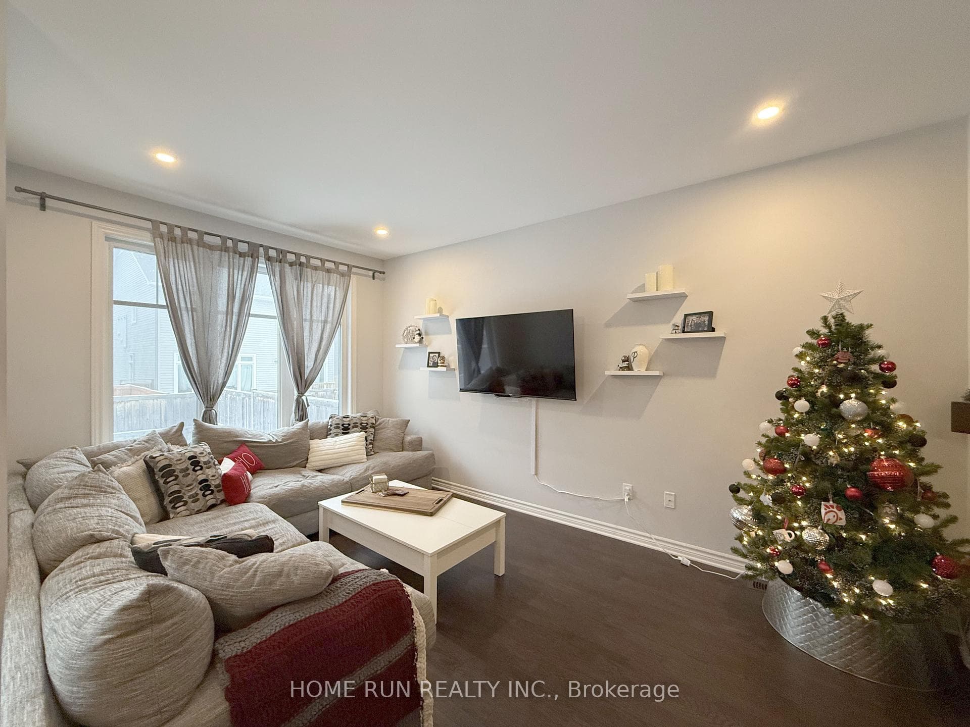 555 Jackdaw Avenue photo 9