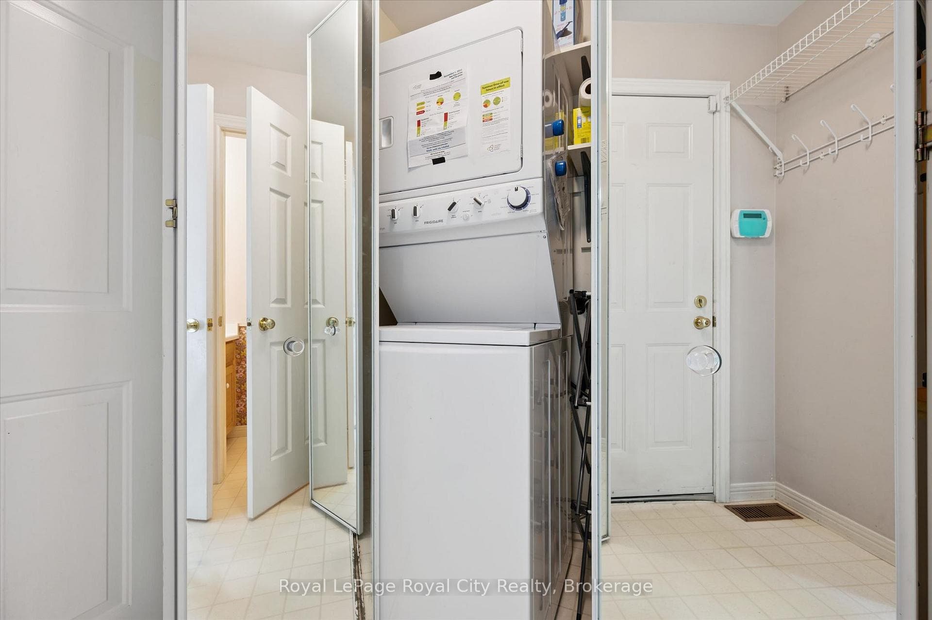 539 Harvey Street photo 23