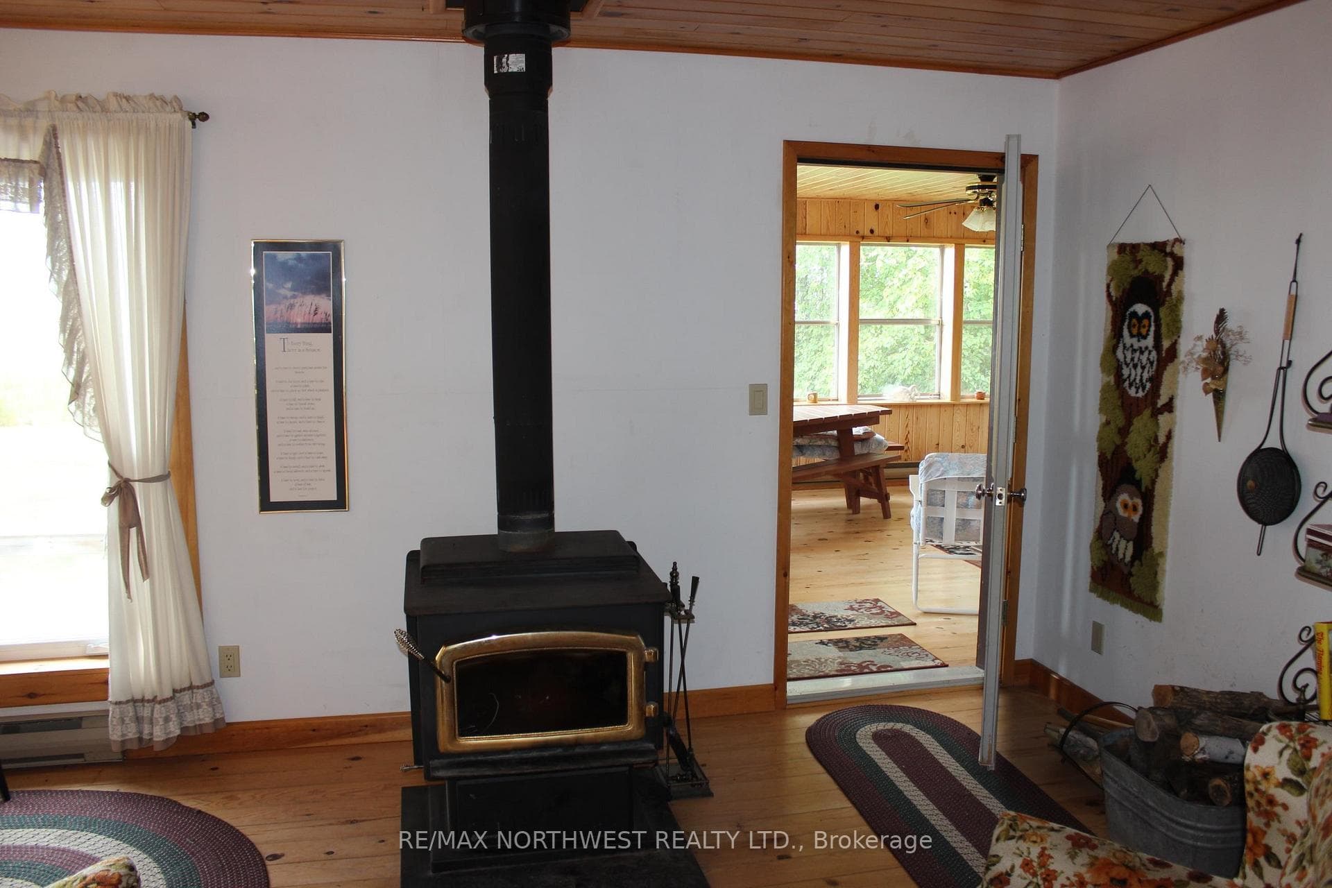 93 STINTZI DR E photo 25