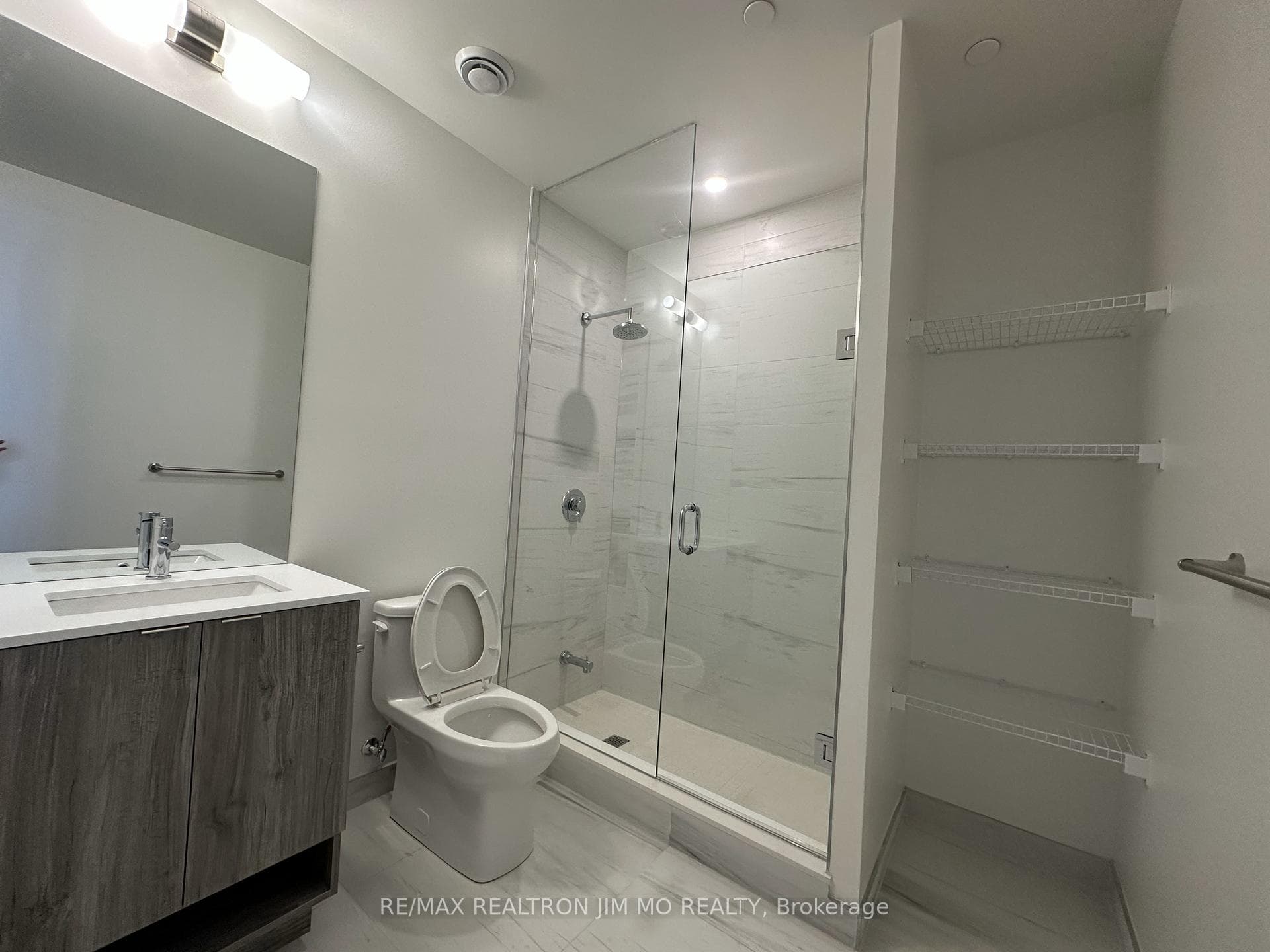 138 Downes Street Unit PH201 photo 9