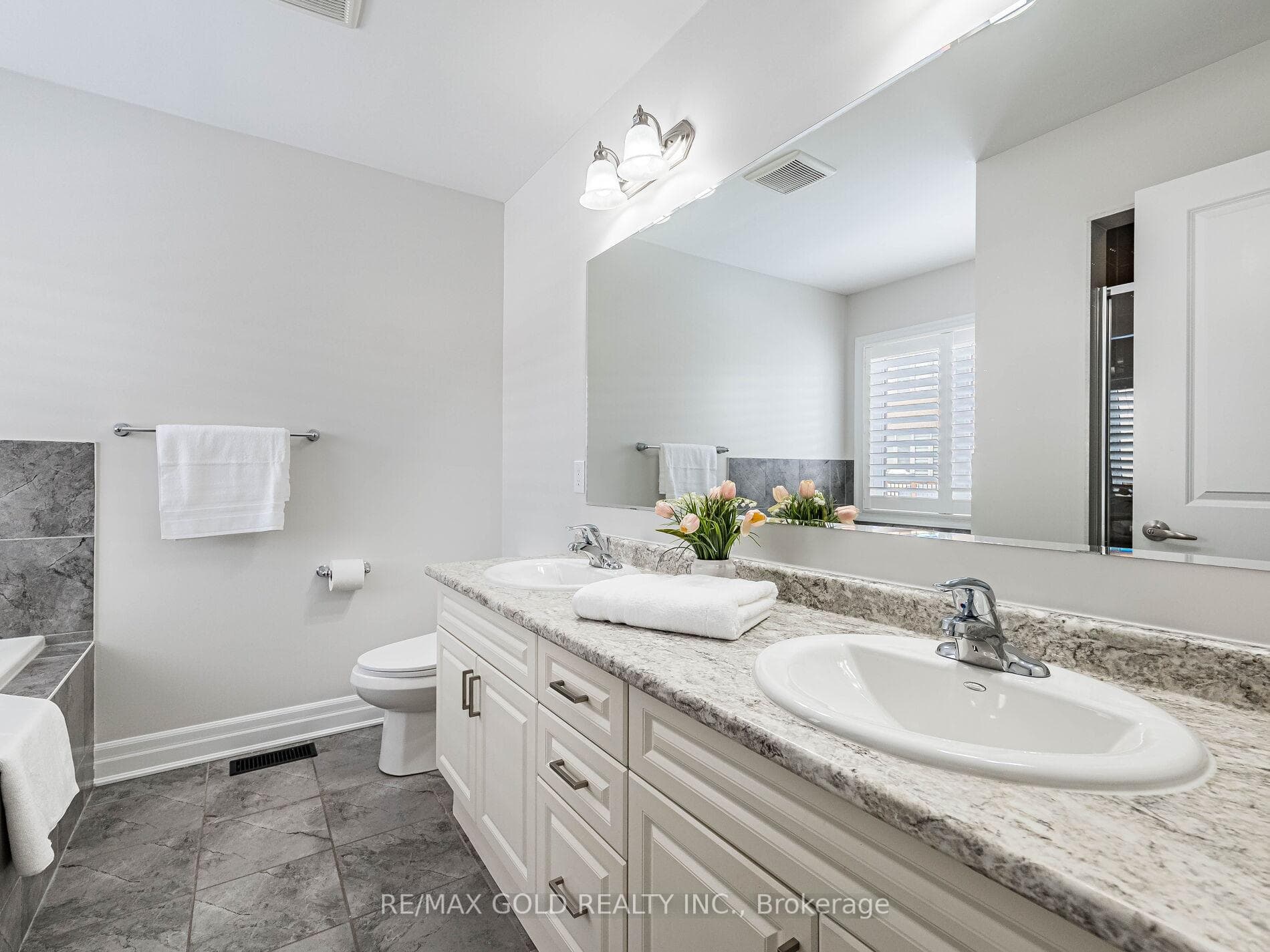 90 Stedford Crescent photo 24