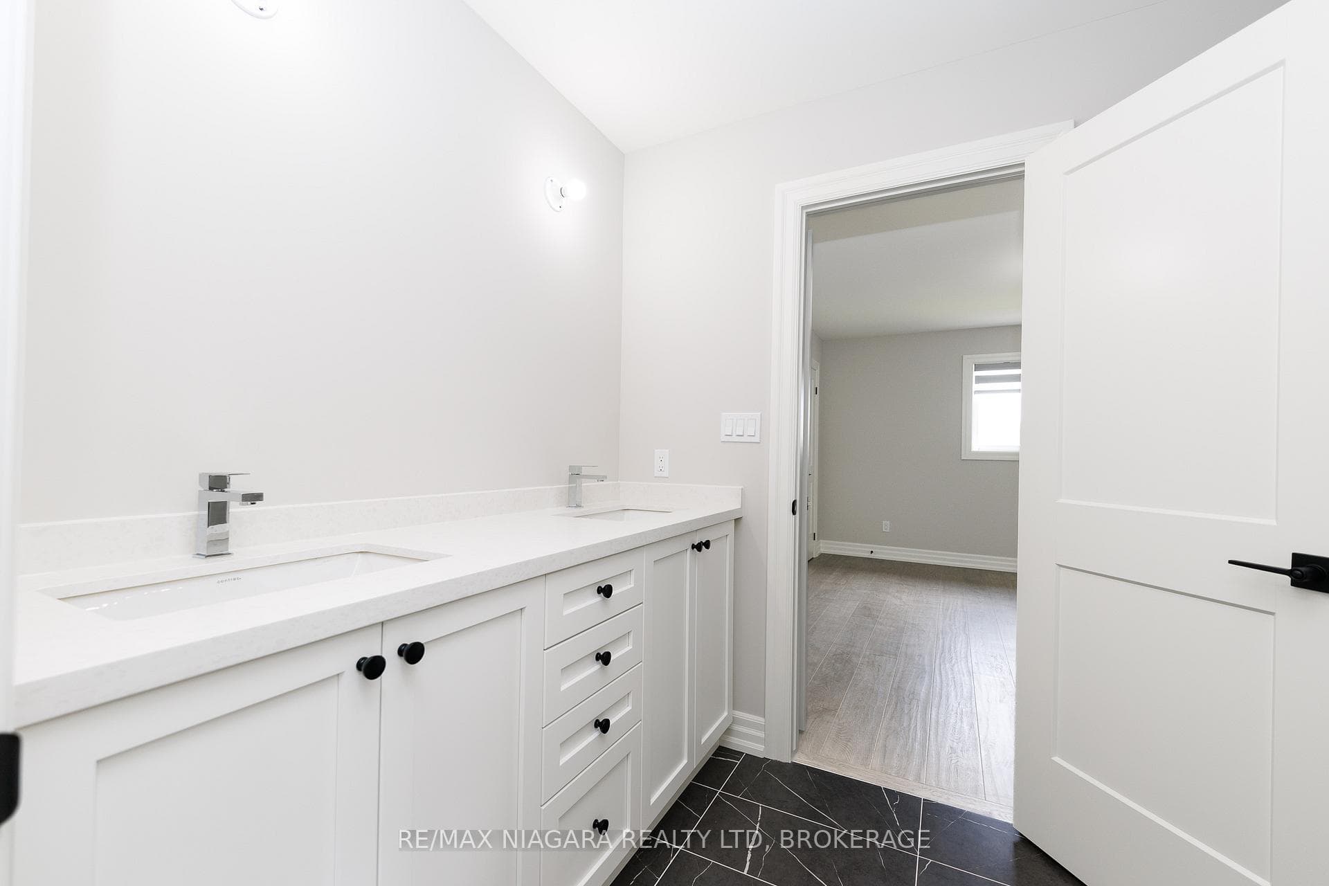 4pc Semi Ensuite Bathroom