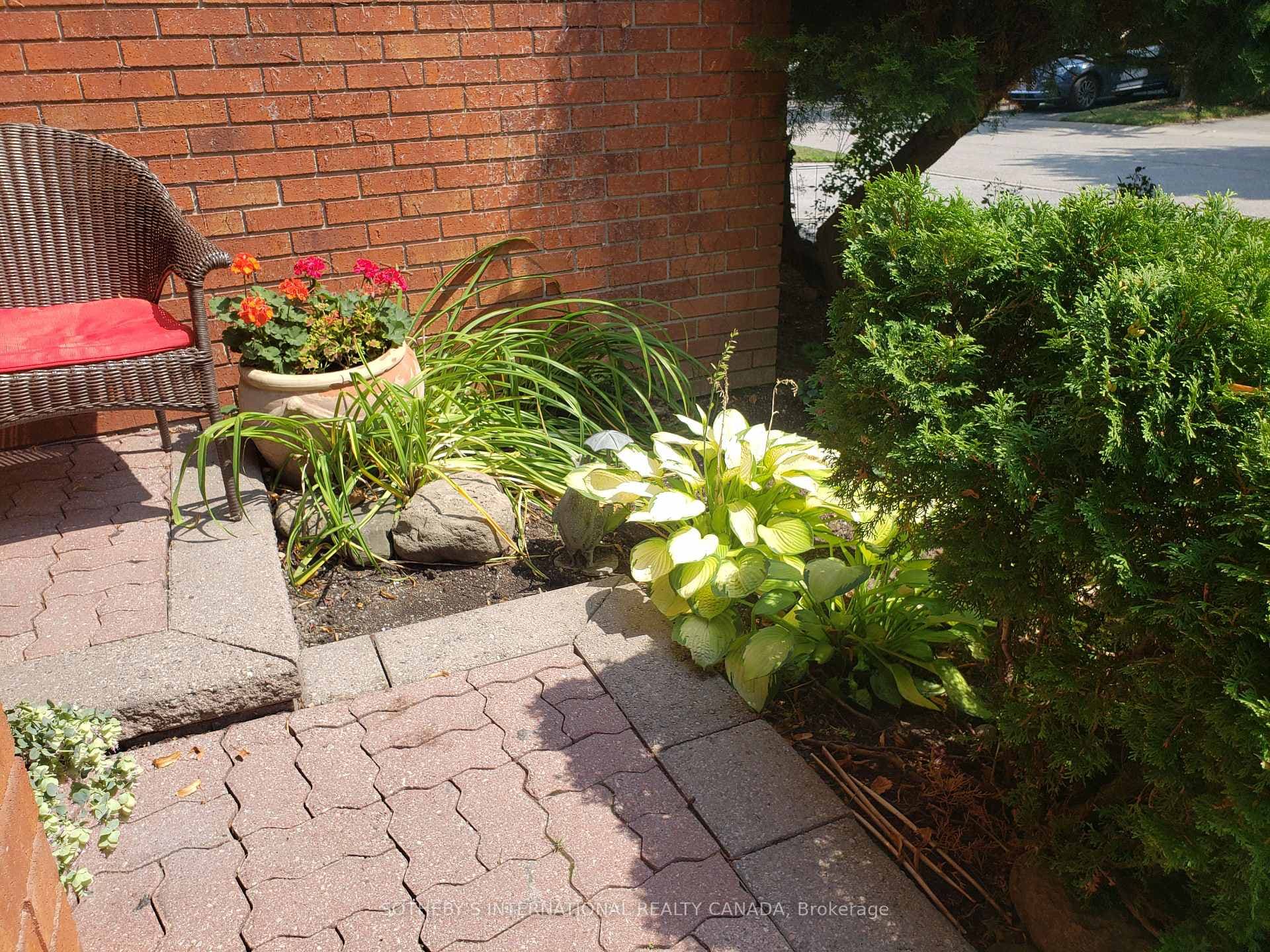1855 Maple Ridge Drive Unit 15 photo 5