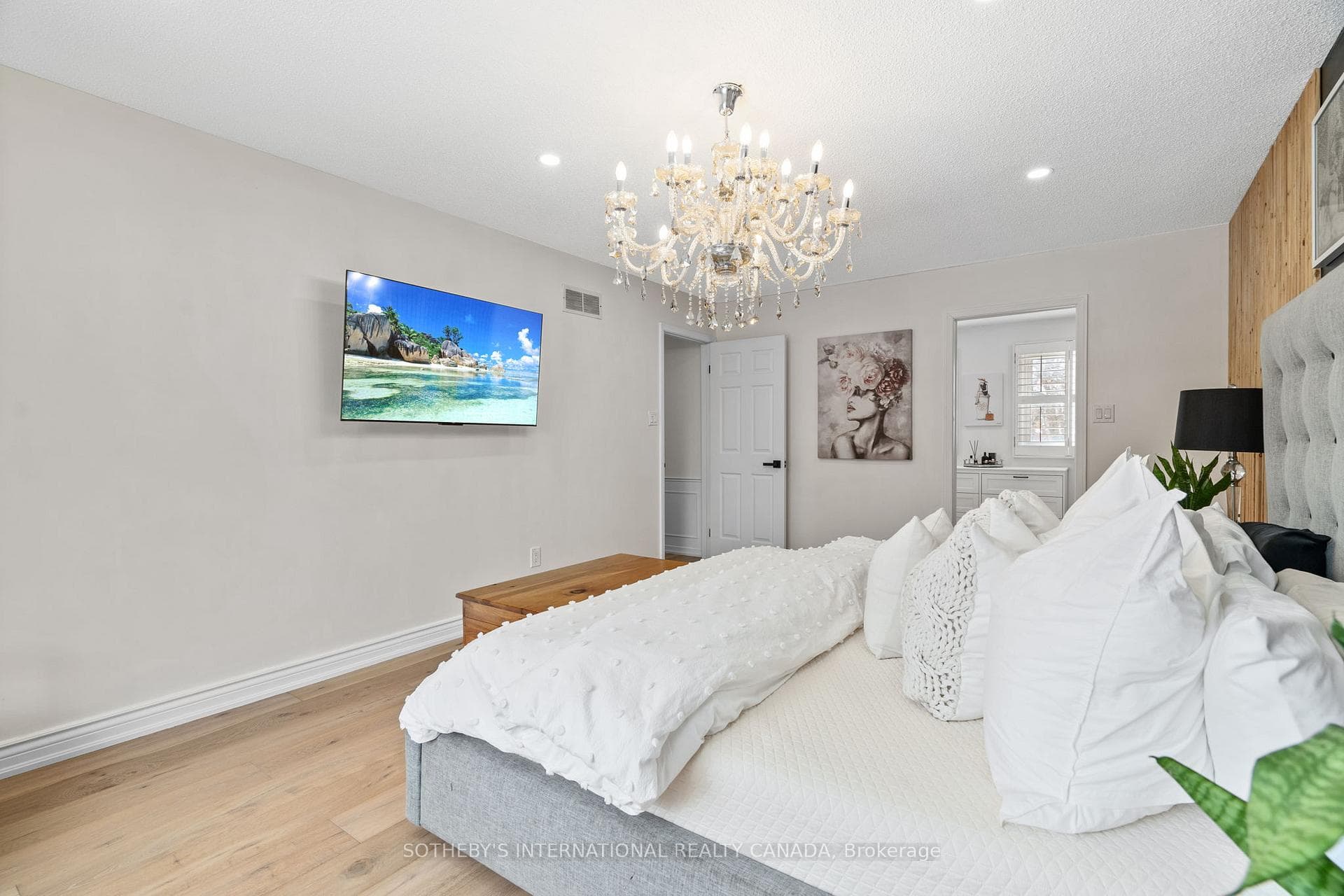 1489 Jasmine Crescent photo 20