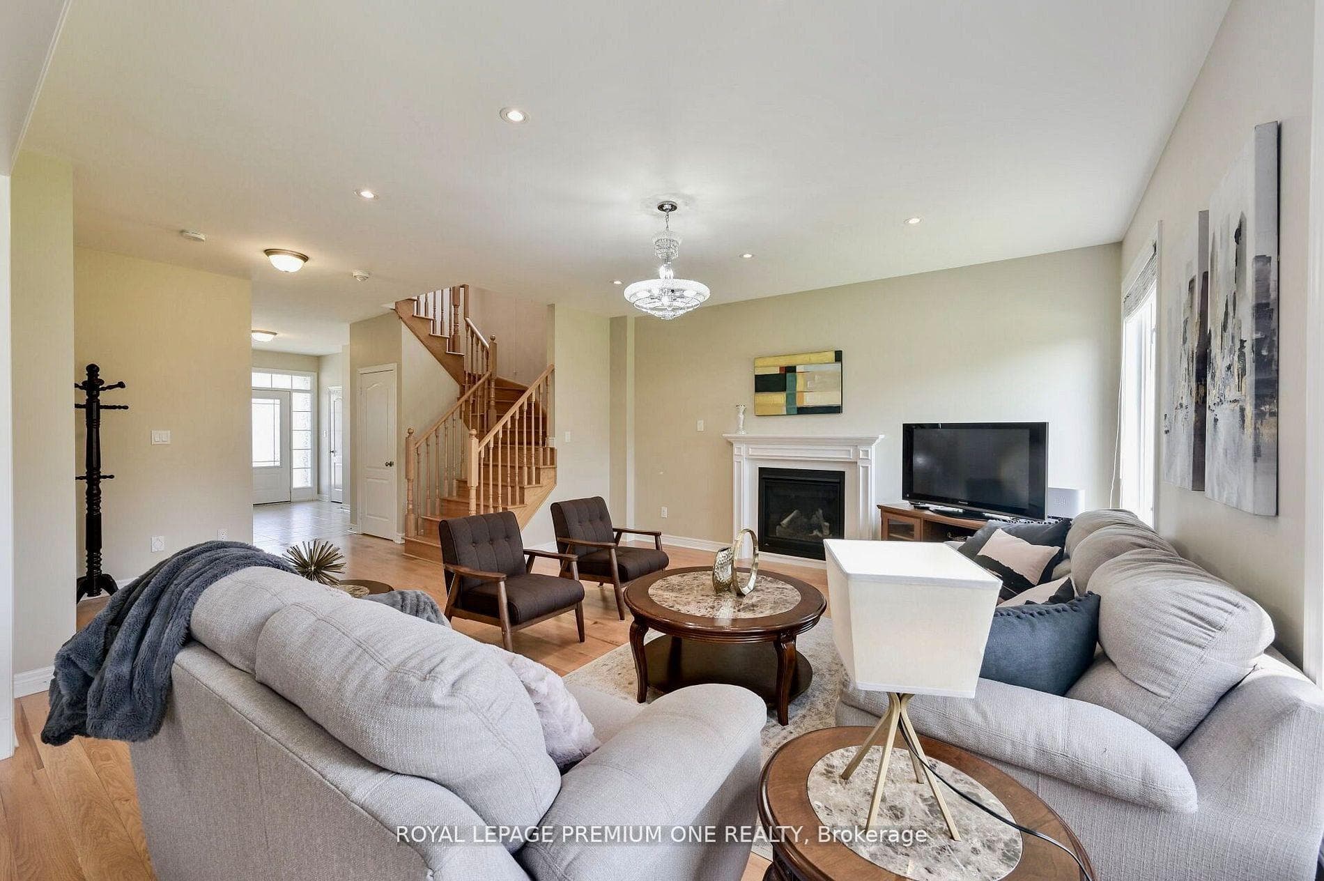 166 Sharpe Crescent photo 13