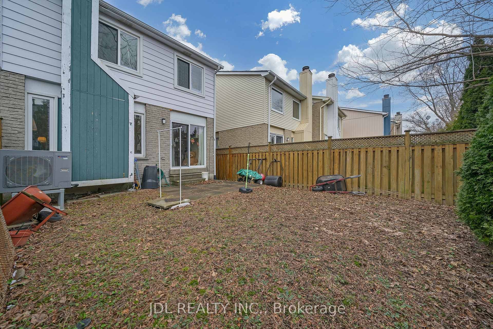 83 Reginald Crescent photo 34