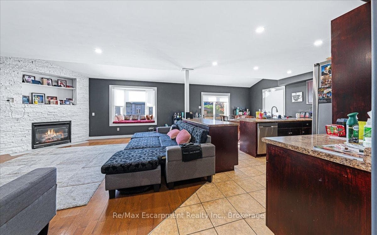 182 Eringate Drive photo 8