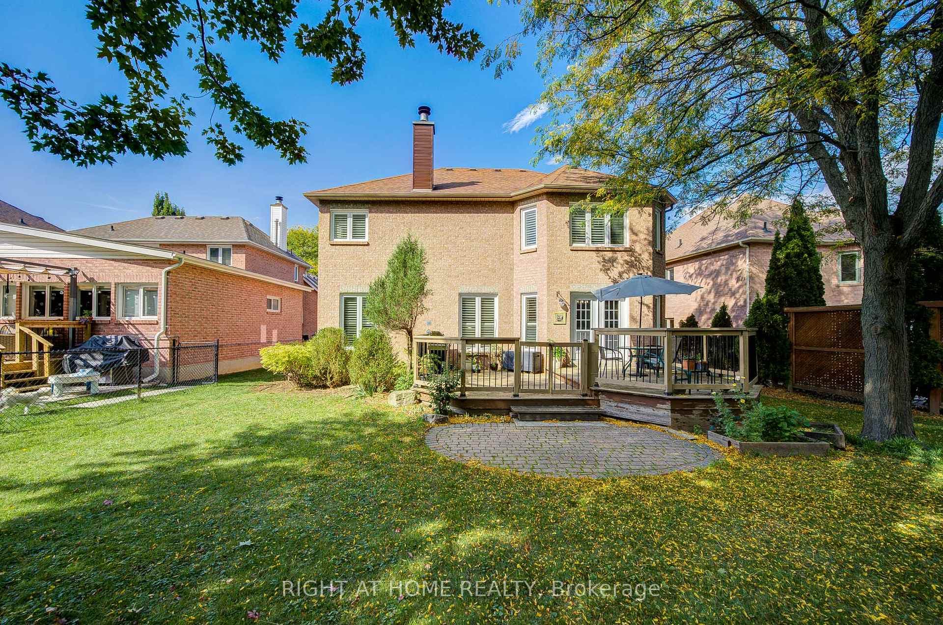 128 Carlyle Crescent photo 50