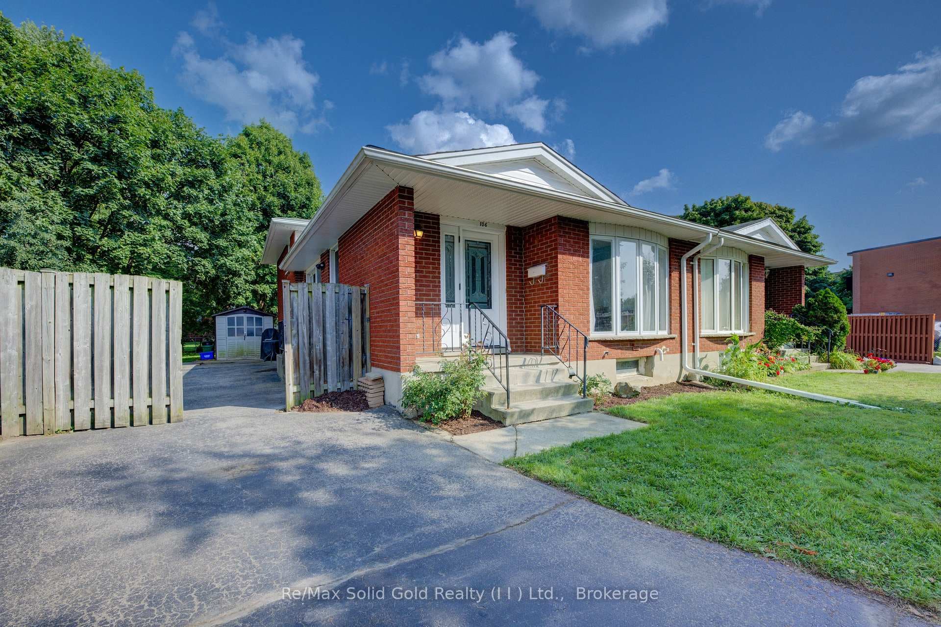106 TUPPER Crescent photo 1