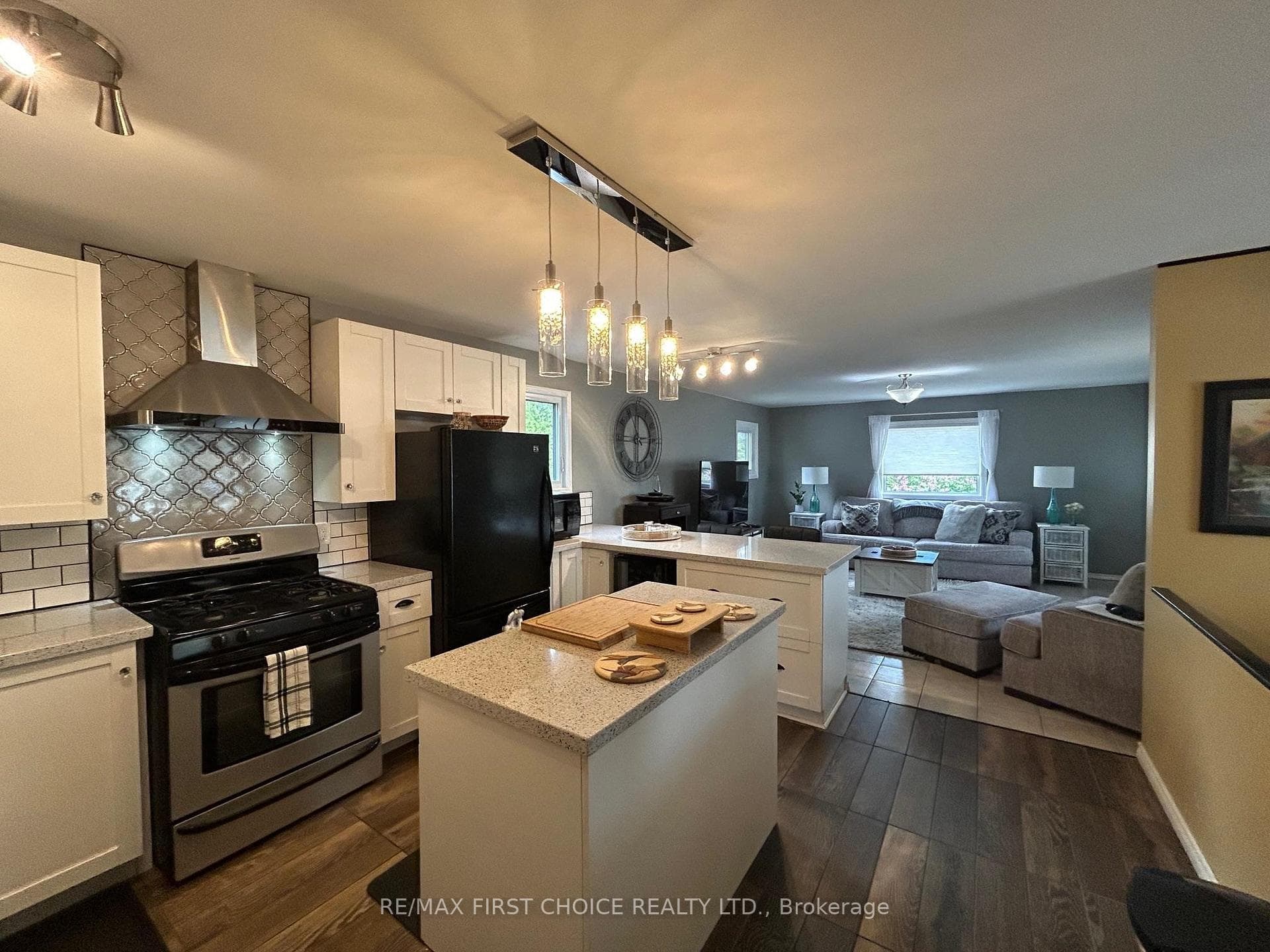 523 Hodder Avenue photo 8