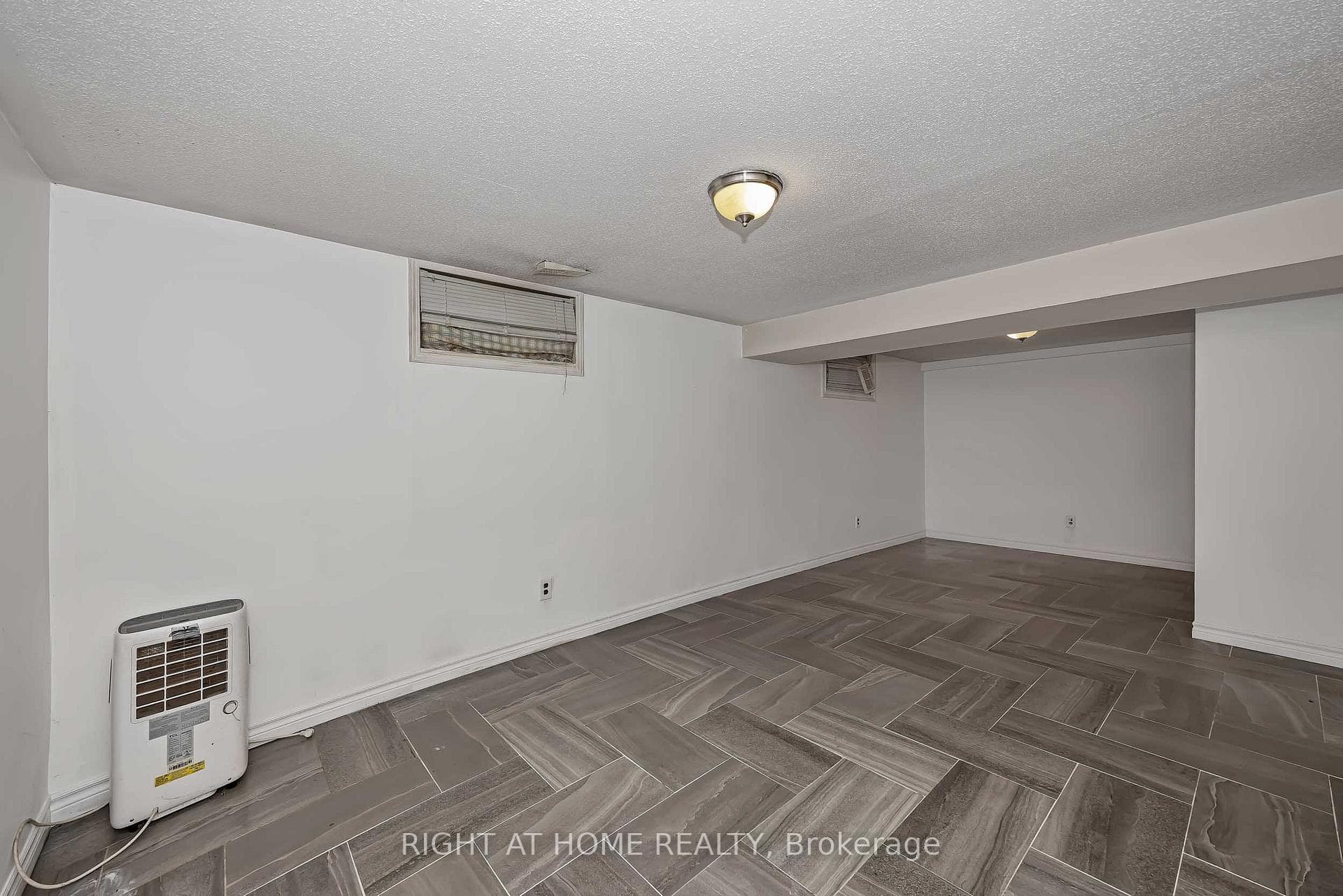 24 Largo Crescent photo 31