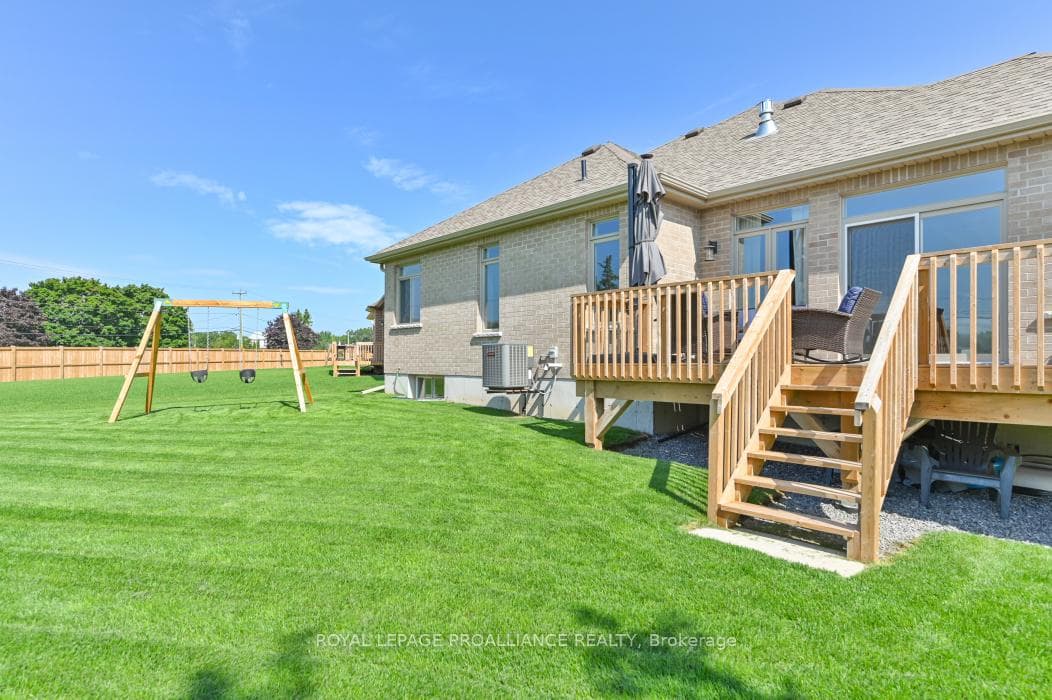 18 Athabaska Drive photo 32