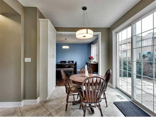 45 MONTREAL Circle photo 4