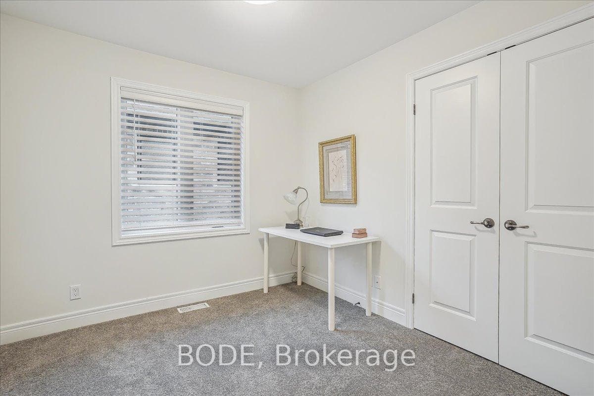 215 Oak Street photo 25