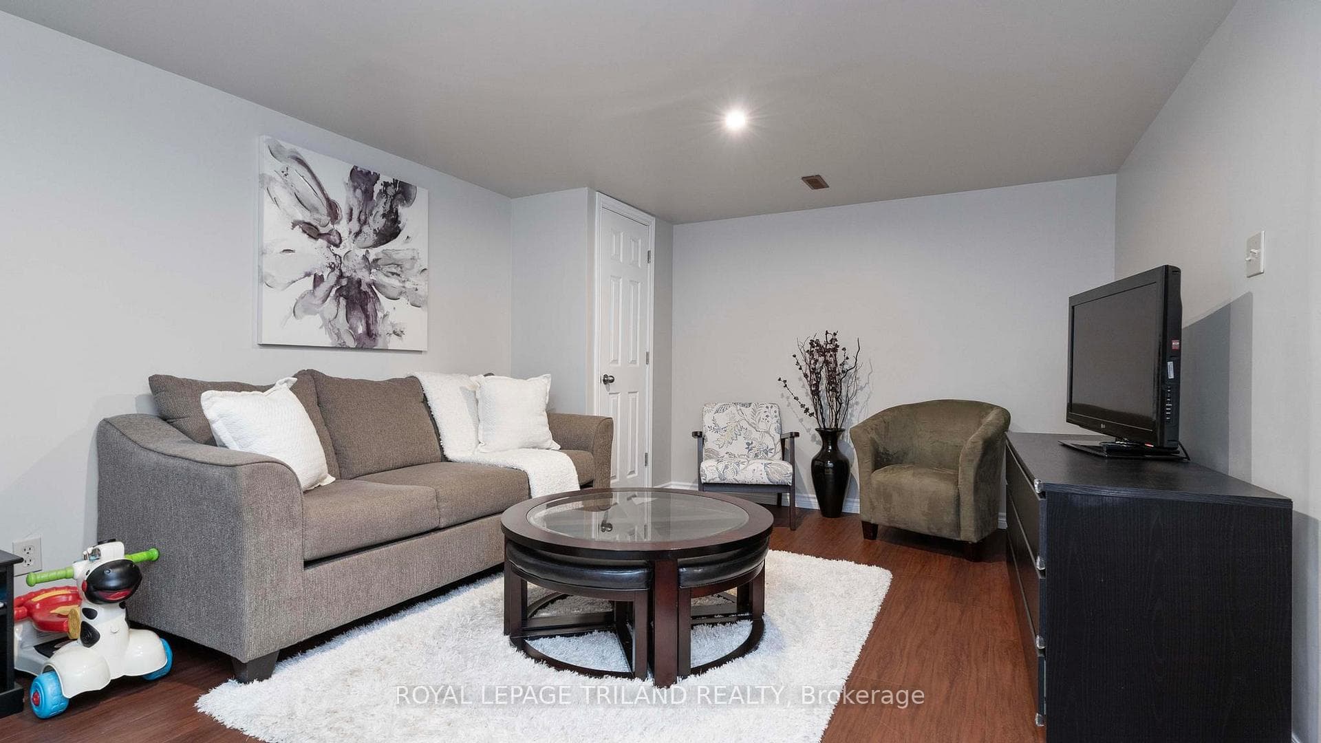 166 SOUTHDALE Road Unit 56 photo 24