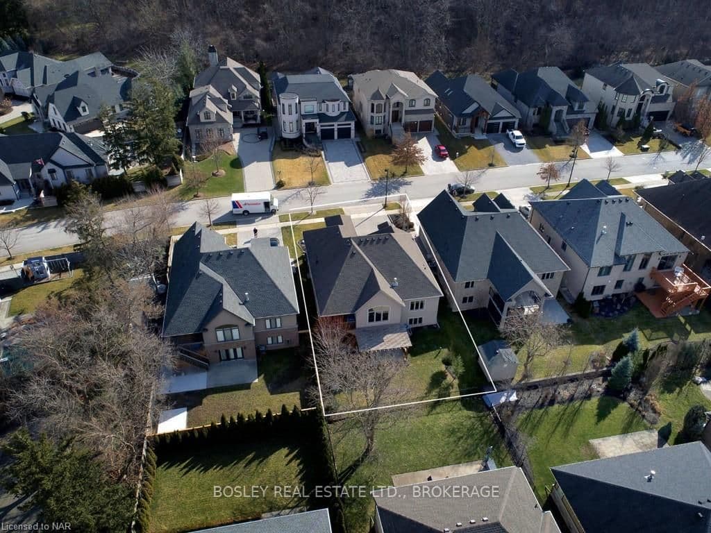 Neighbours back onto the escarpment