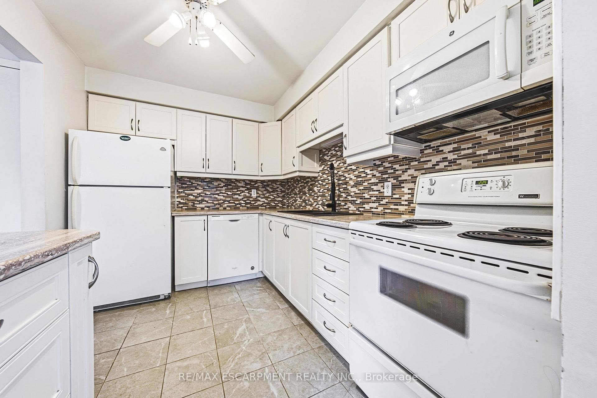 564 Sheraton Road Unit 14 photo 9