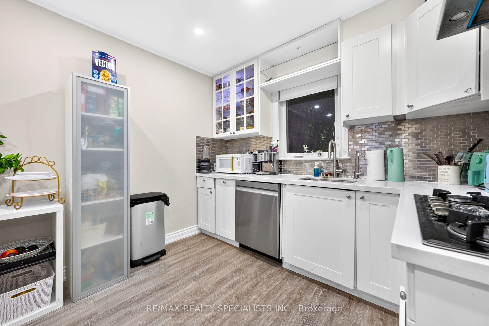 7596 Creditview Road photo 9