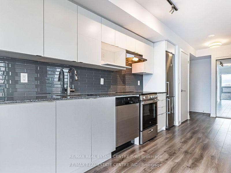 120 Varna Drive Unit 605 photo 10