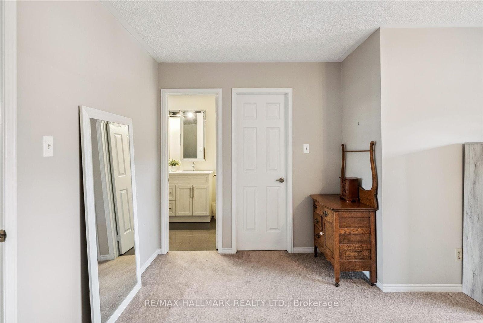 2605 Credit Valley Road photo 20