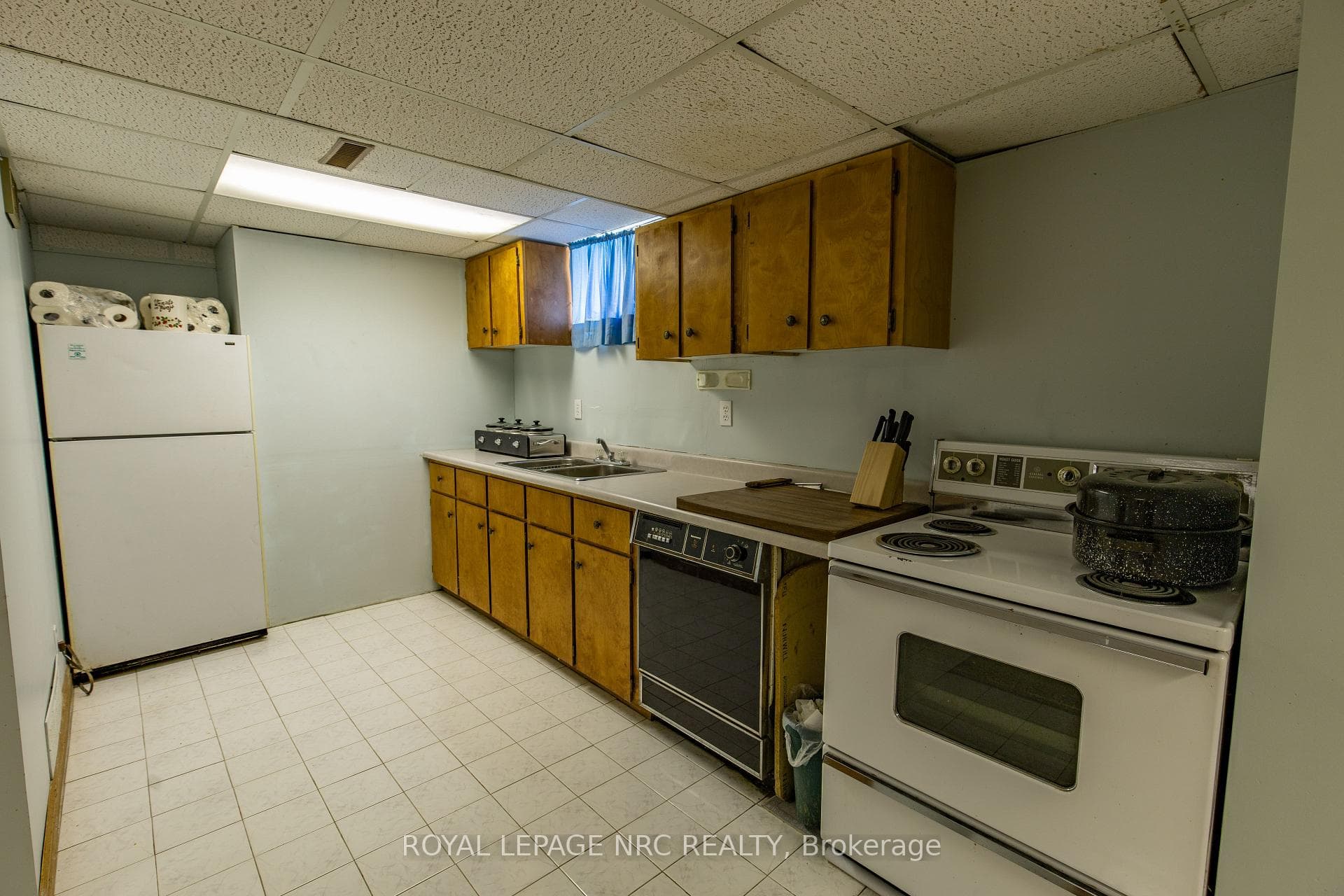 lower level summer kitchen