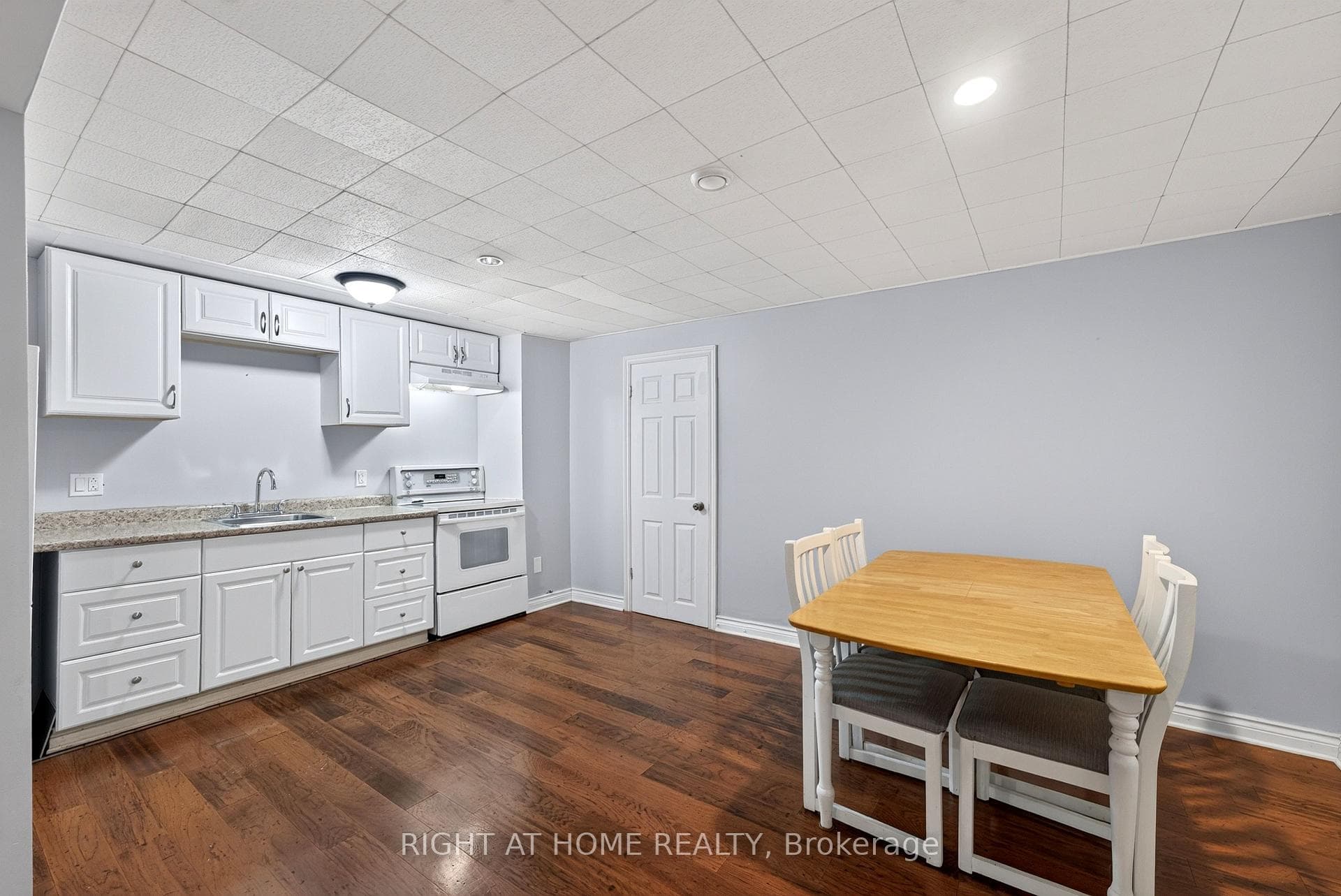 60 Westwood Drive photo 8
