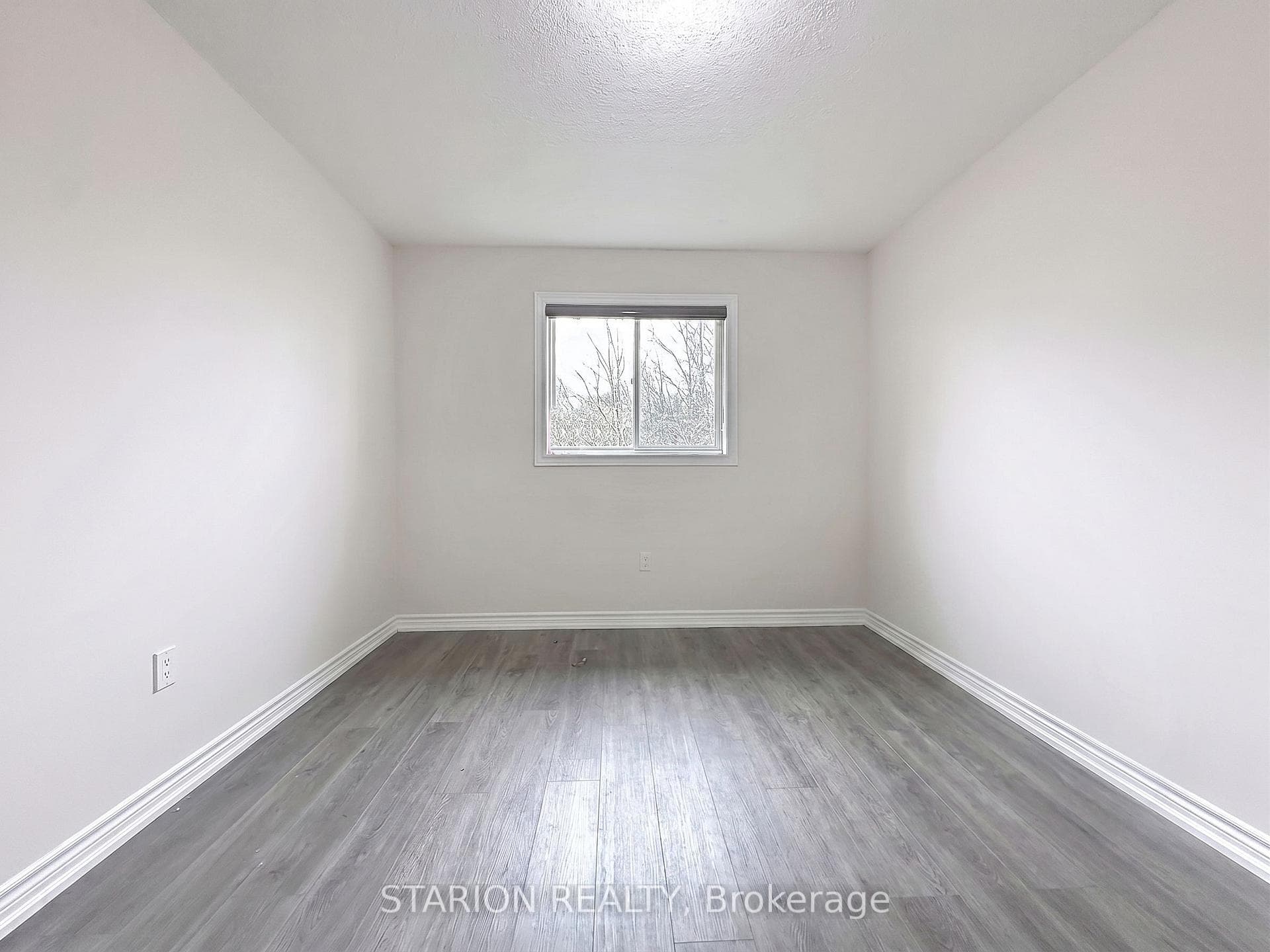 345 GLANCASTER Road Unit 13 photo 17