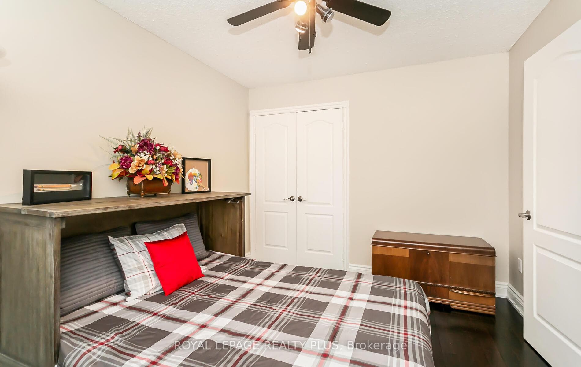 6 Davis Crescent photo 24
