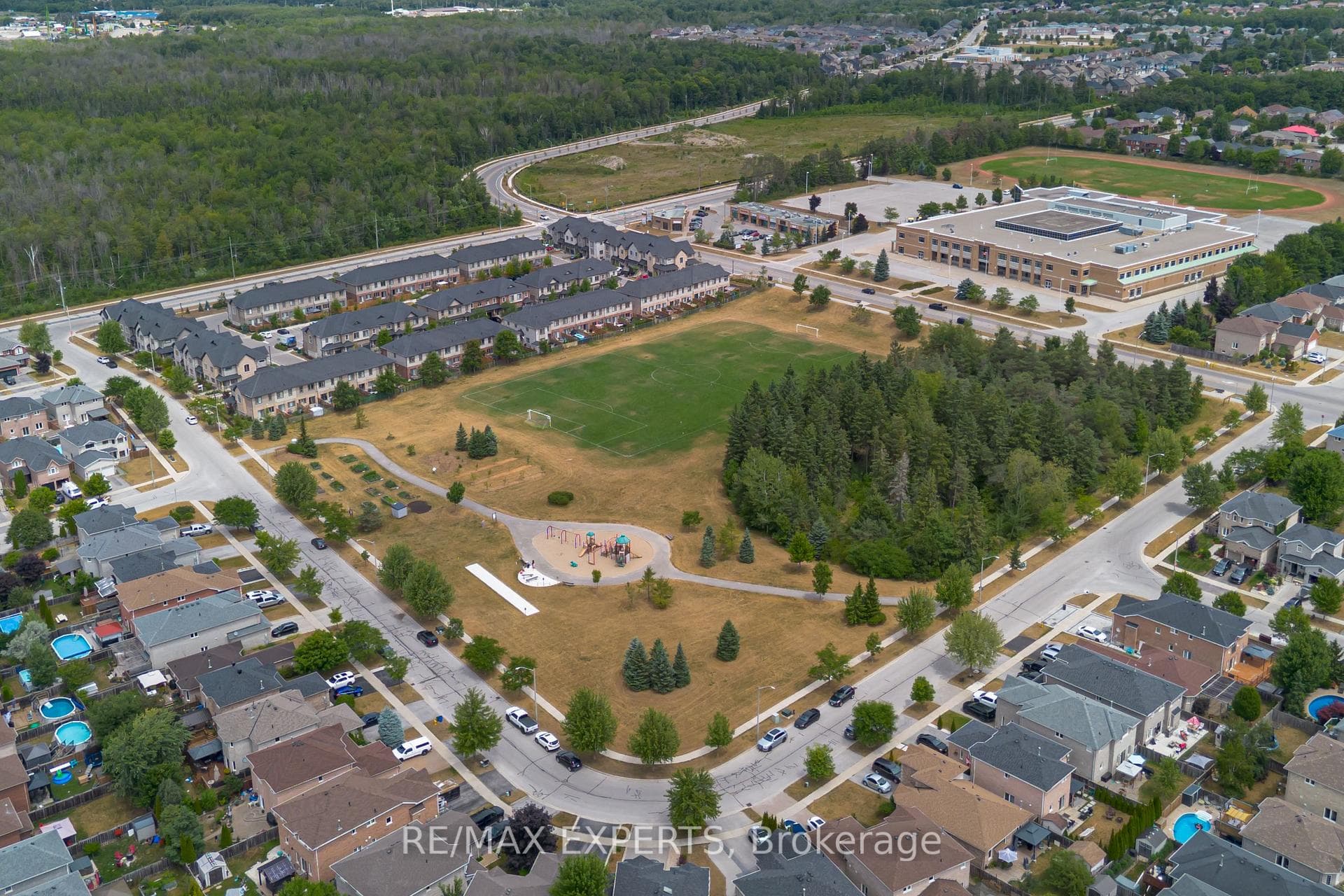 21 Cygnus Crescent photo 32