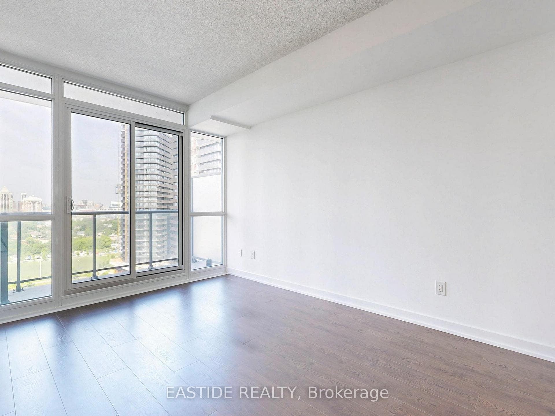 121 Mcmahon Drive Unit 2516 photo 8