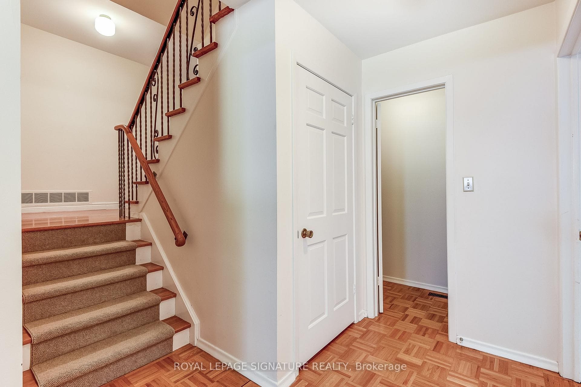 90 Whitehorn Crescent photo 35