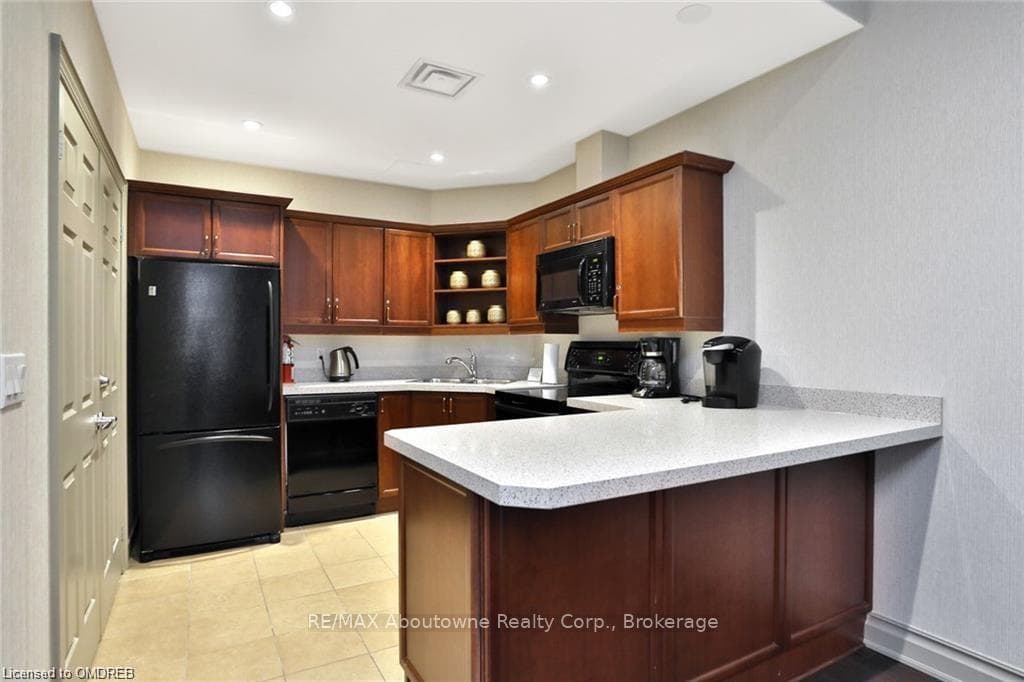 1477 LAKESHORE Road Unit 605 photo 26