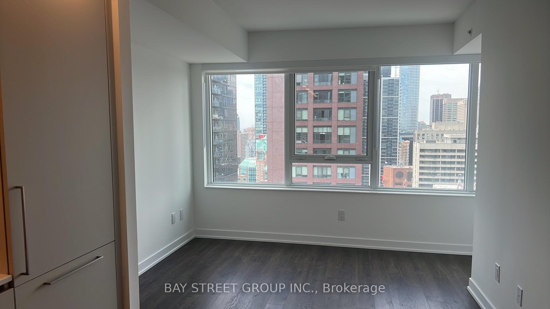 609 Sherbourne Street Unit 2903 photo 2